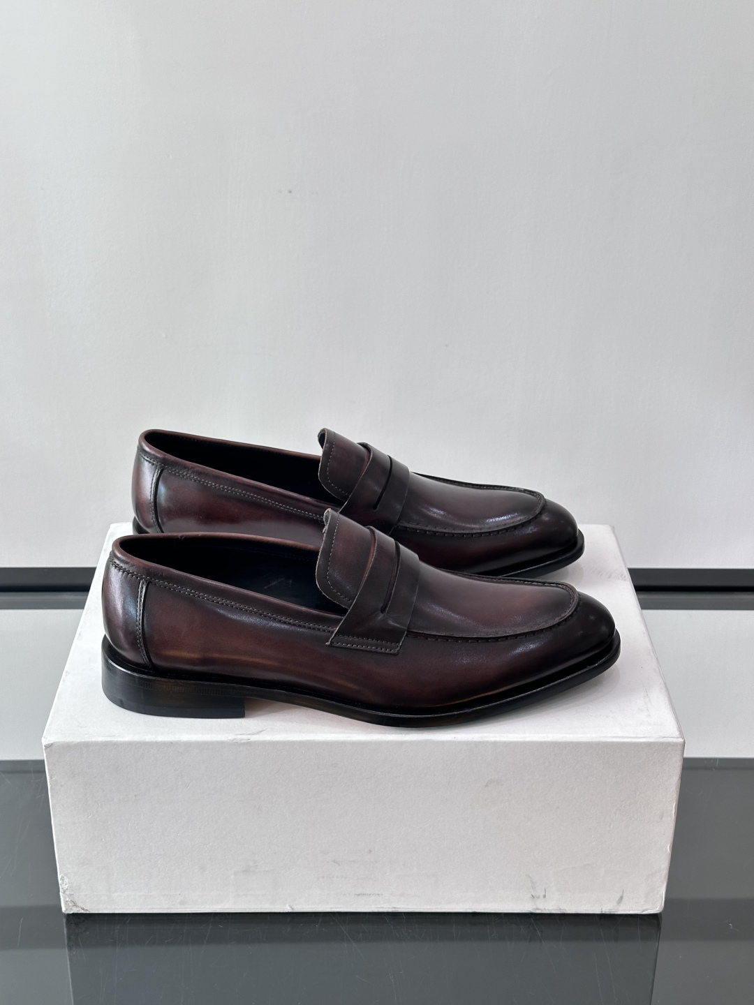 Berluti/布鲁提高端真皮大底正装皮鞋，采用进口牛皮鞋面 柔软有型，手工改色工艺，低调奢华气质，舒适