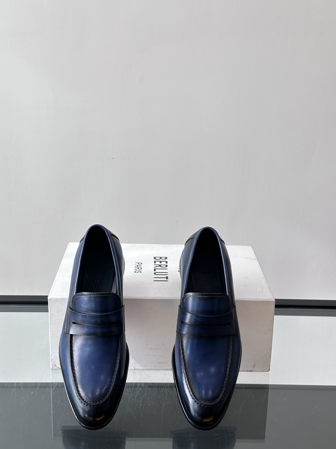 Berluti/布鲁提高端真皮大底正装皮鞋，采用进口牛皮鞋面 柔软有型，手工改色工艺，低调奢华气质，舒适