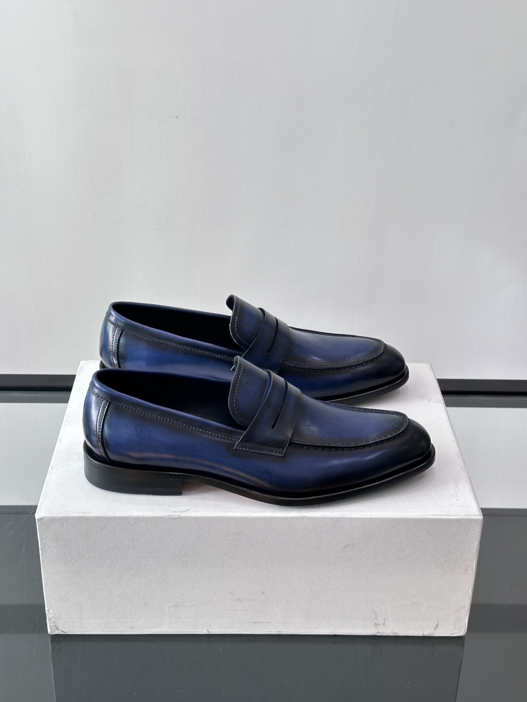 Berluti/布鲁提高端真皮大底正装皮鞋，采用进口牛皮鞋面 柔软有型，手工改色工艺，低调奢华气质，舒适