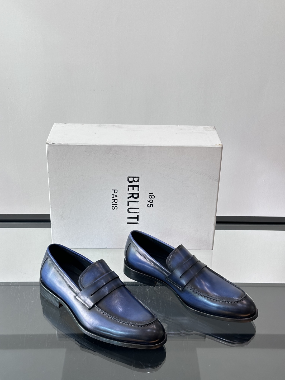 Berluti/布鲁提高端真皮大底正装皮鞋，采用进口牛皮鞋面 柔软有型，手工改色工艺，低调奢华气质，舒适