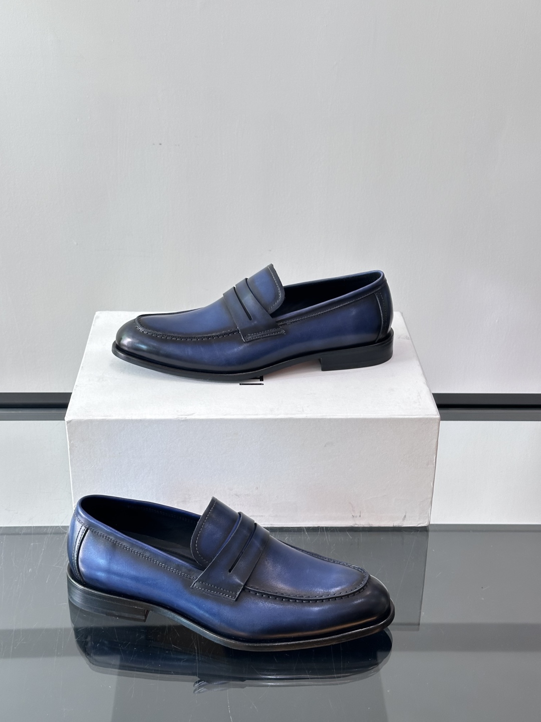 Berluti/布鲁提高端真皮大底正装皮鞋，采用进口牛皮鞋面 柔软有型，手工改色工艺，低调奢华气质，舒适