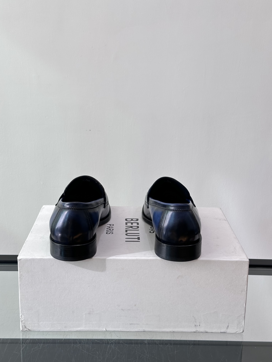 Berluti/布鲁提高端真皮大底正装皮鞋，采用进口牛皮鞋面 柔软有型，手工改色工艺，低调奢华气质，舒适
