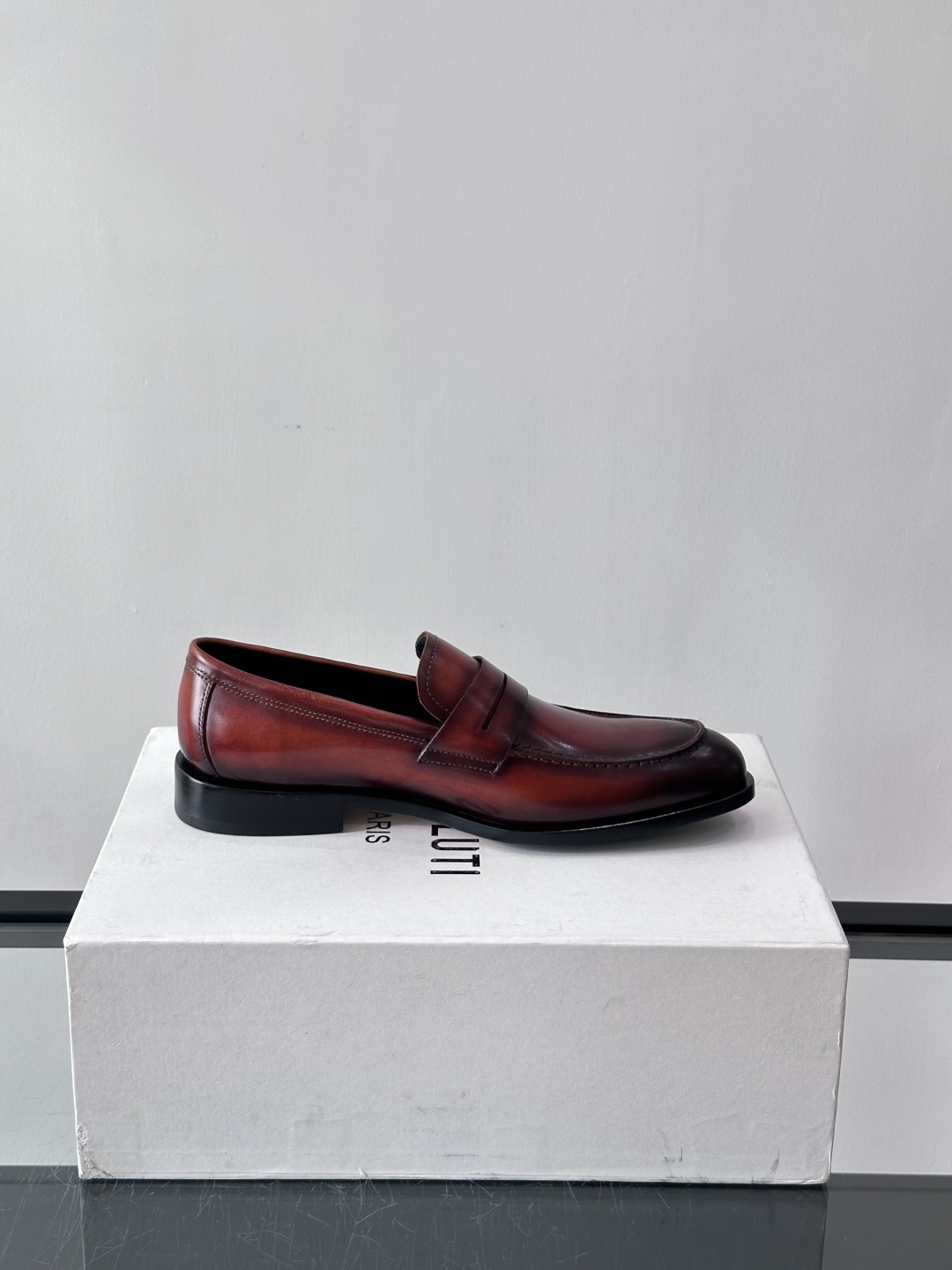 Berluti/布鲁提高端真皮大底正装皮鞋，采用进口牛皮鞋面 柔软有型，手工改色工艺，低调奢华气质，舒适