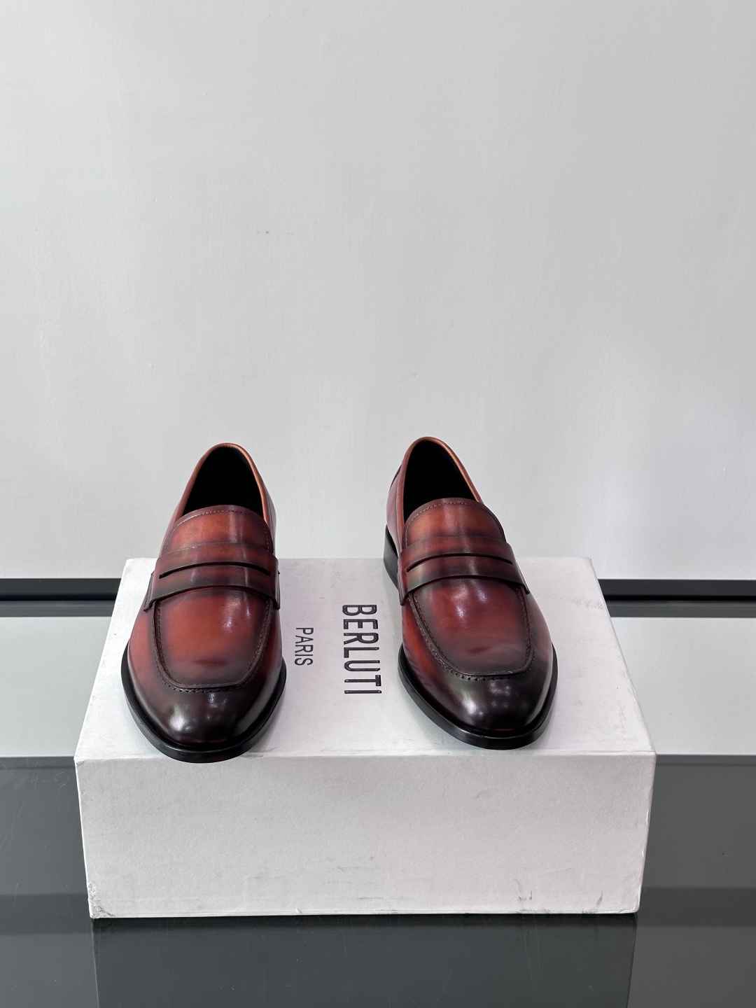Berluti/布鲁提高端真皮大底正装皮鞋，采用进口牛皮鞋面 柔软有型，手工改色工艺，低调奢华气质，舒适
