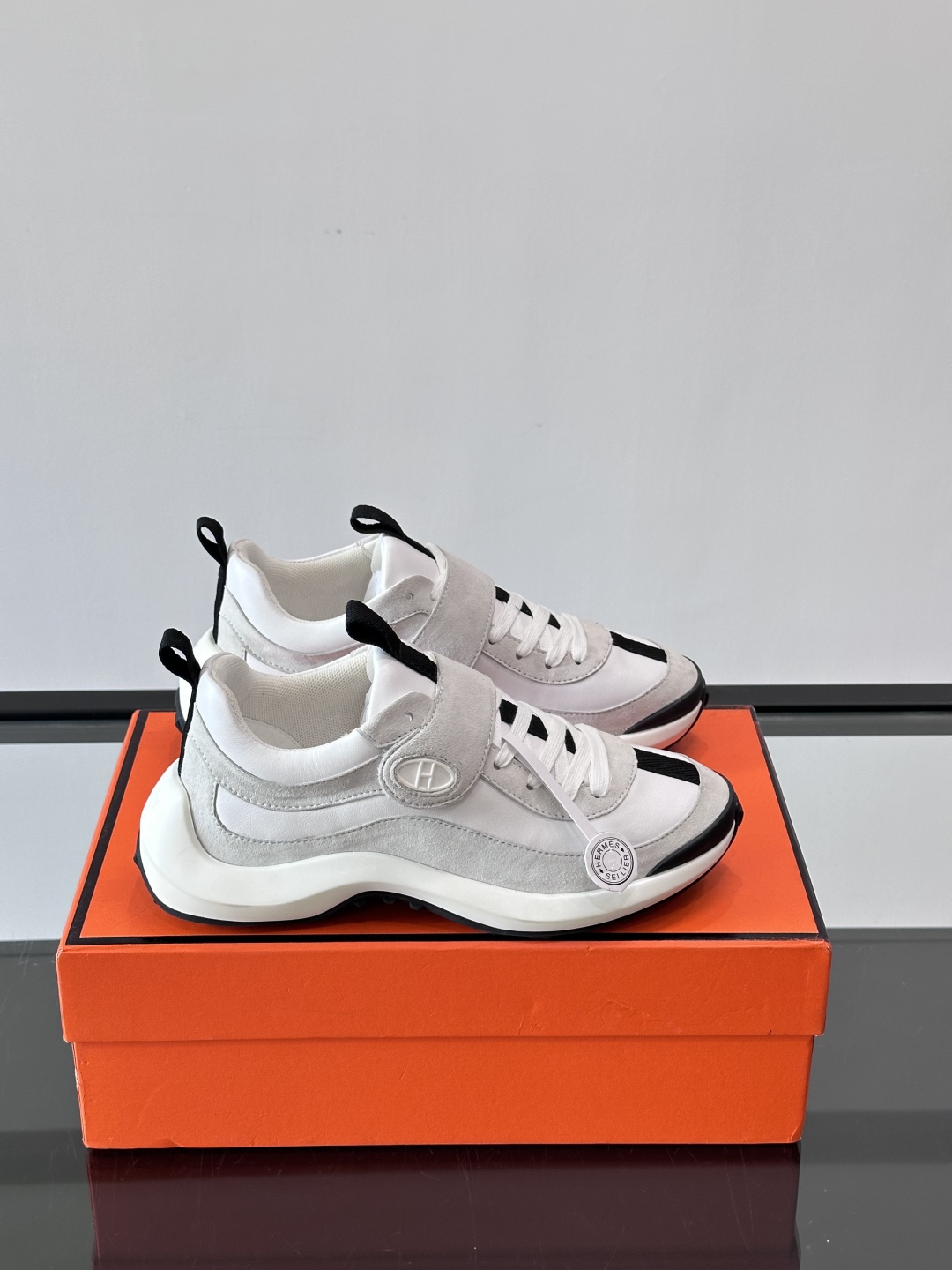🐎𝐇𝐄𝐑*𝐄𝐒 25ss新款LooP sneaker情侣款👫皮革休闲运动鞋原版购入代购级别材质与工艺采用