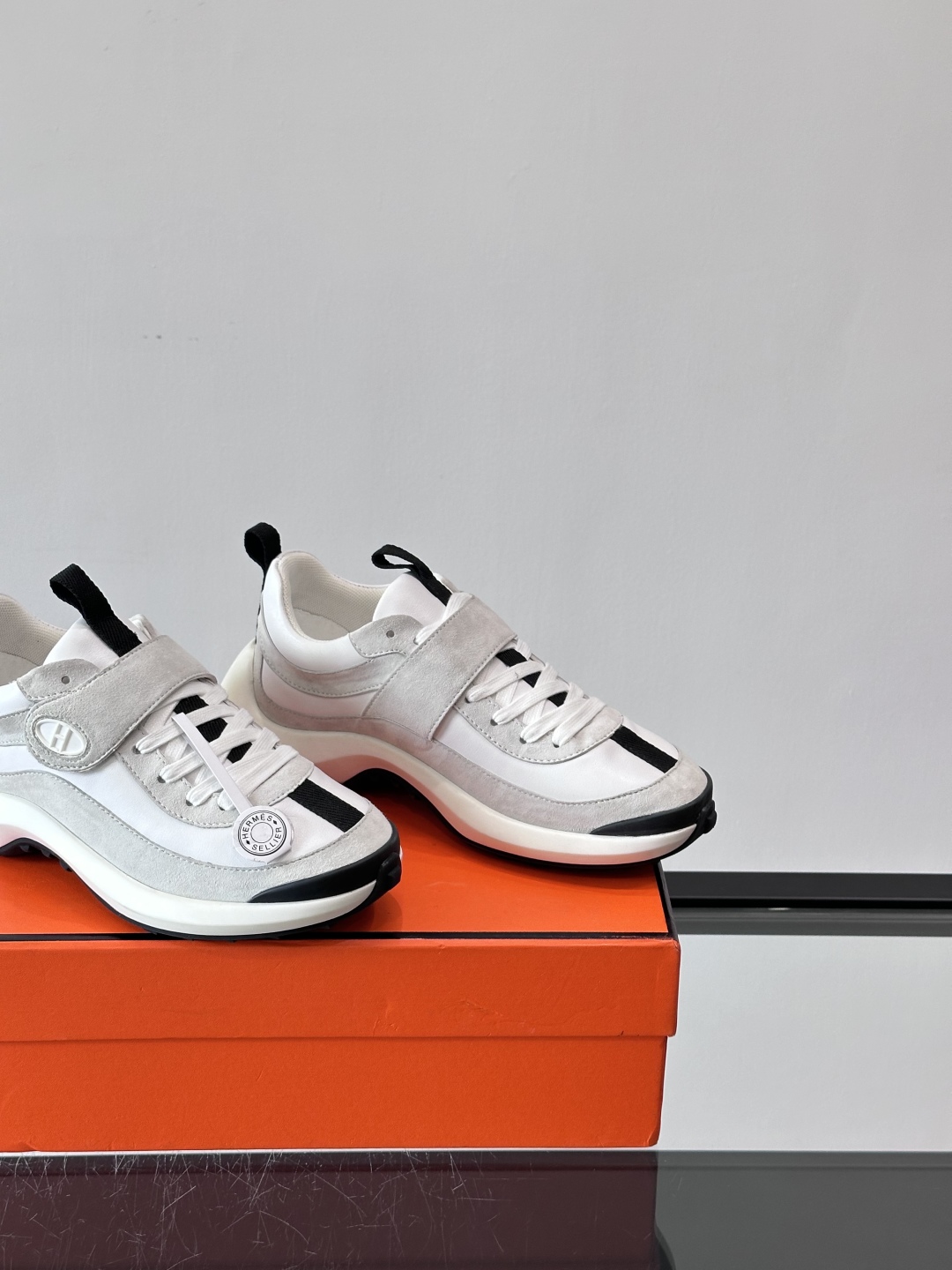 🐎𝐇𝐄𝐑*𝐄𝐒 25ss新款LooP sneaker情侣款👫皮革休闲运动鞋原版购入代购级别材质与工艺采用