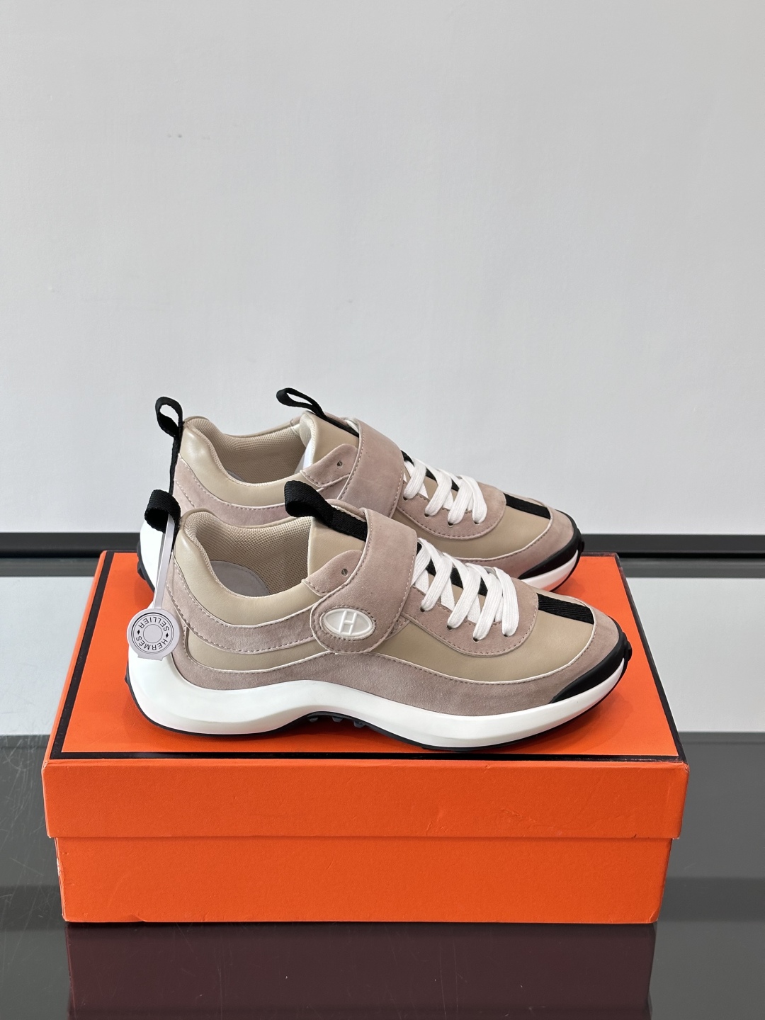 🐎𝐇𝐄𝐑*𝐄𝐒 25ss新款LooP sneaker情侣款👫皮革休闲运动鞋原版购入代购级别材质与工艺采用