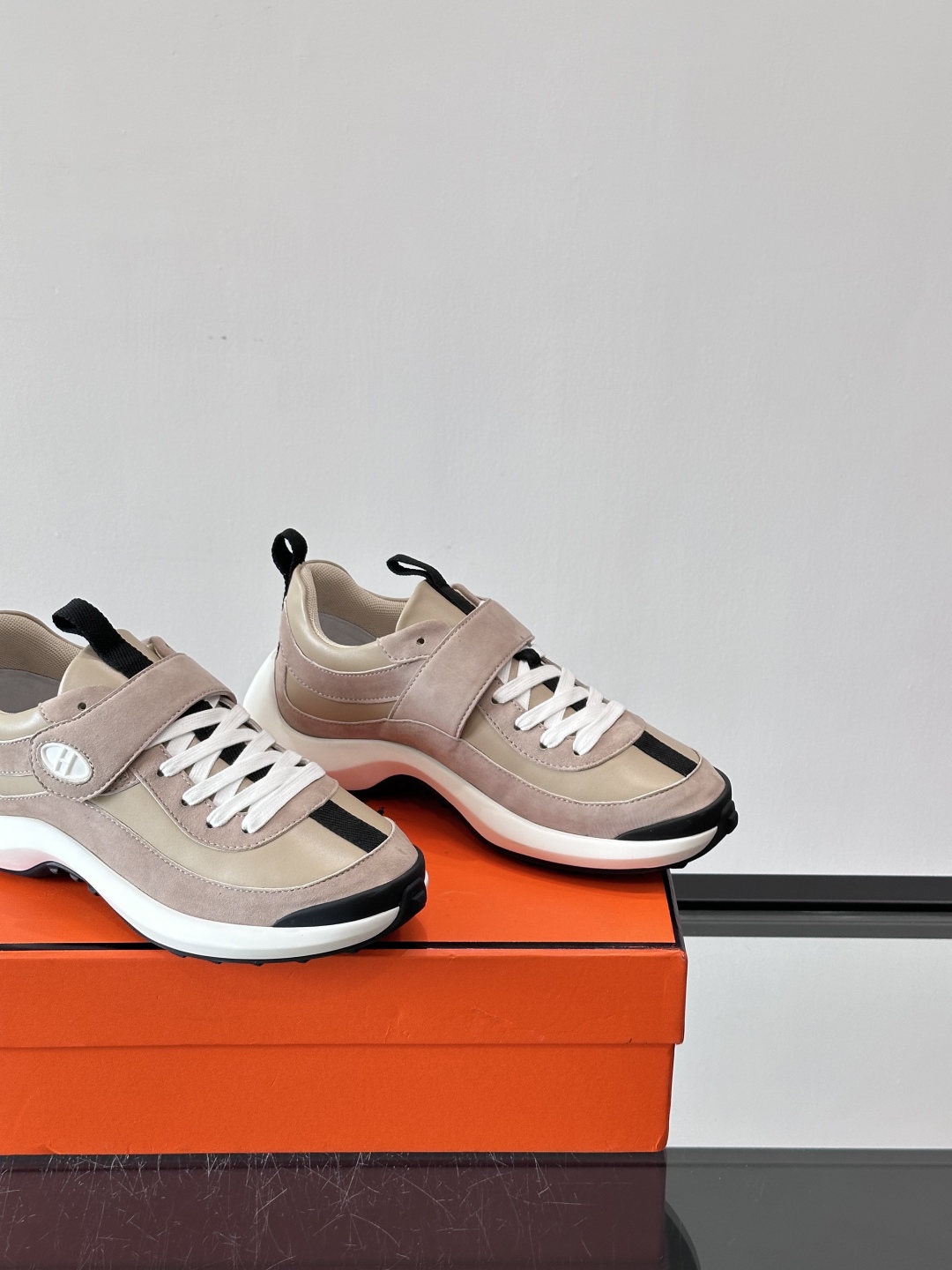 🐎𝐇𝐄𝐑*𝐄𝐒 25ss新款LooP sneaker情侣款👫皮革休闲运动鞋原版购入代购级别材质与工艺采用