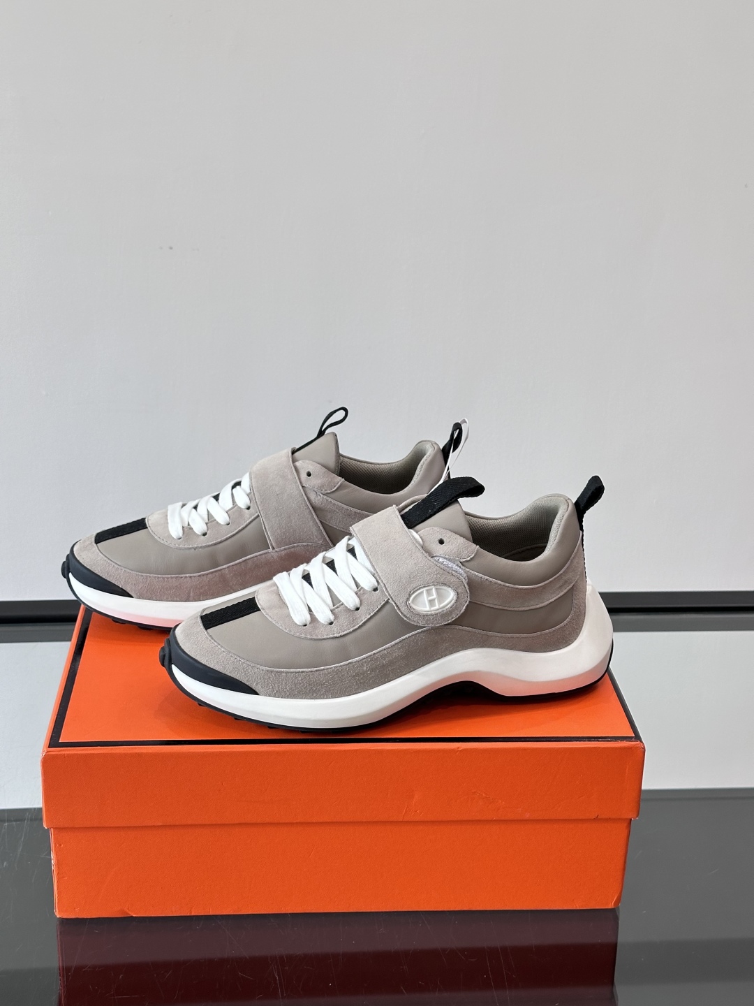 🐎𝐇𝐄𝐑*𝐄𝐒 25ss新款LooP sneaker情侣款👫皮革休闲运动鞋原版购入代购级别材质与工艺采用