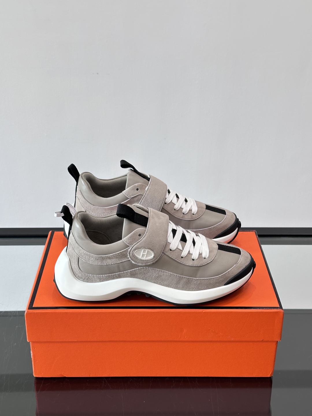 🐎𝐇𝐄𝐑*𝐄𝐒 25ss新款LooP sneaker情侣款👫皮革休闲运动鞋原版购入代购级别材质与工艺采用