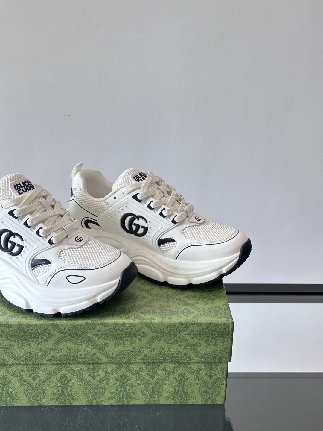 ◾️▫️G家男士GG运动鞋，选用进口牛皮拼网面打造，简约舒适版，内里头层牛皮，鞋舌装饰品牌logo，细节