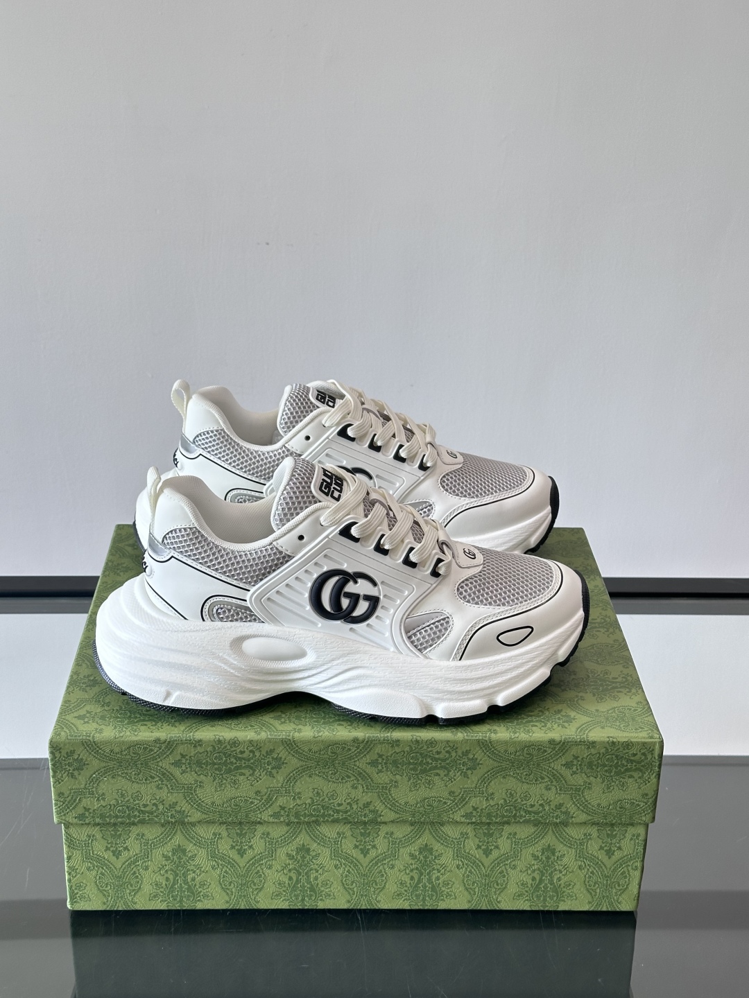 ◾️▫️G家男士GG运动鞋，选用进口牛皮拼网面打造，简约舒适版，内里头层牛皮，鞋舌装饰品牌logo，细节