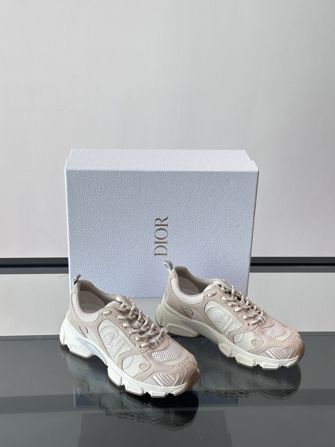 𝐂𝐡𝐫𝐢𝐬𝐭𝐢𝐚𝐧 𝐃𝐢𝐨𝐫# 迪奥 Dior Chrono新款休闲运动鞋跑鞋老爹鞋 真的酷毙了，未来感