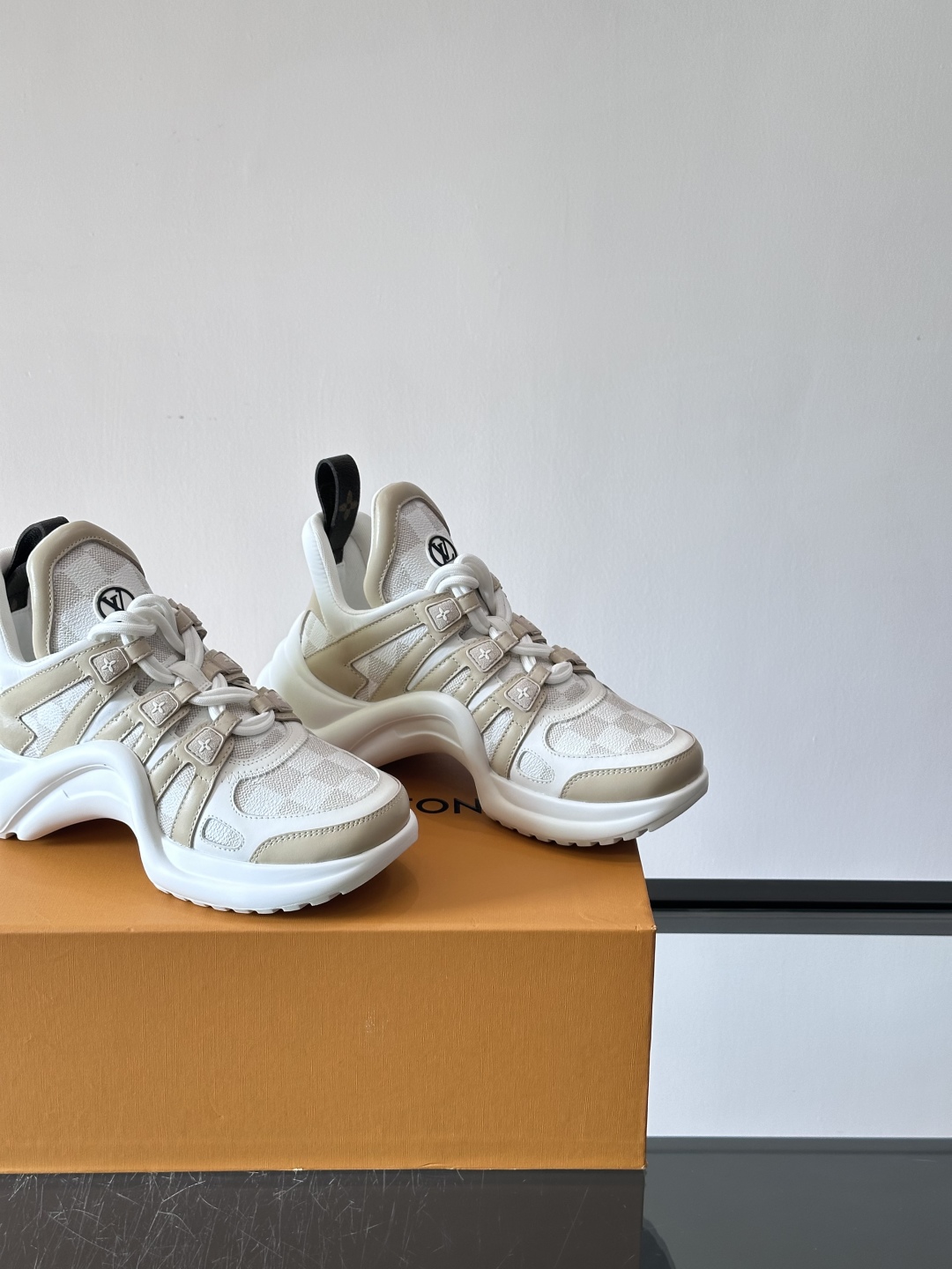 𝐋𝐕 𝐀𝐫𝐜𝐡𝐥𝐢𝐠𝐡𝐭# 路易威登新配色老爹鞋 迪丽热巴 钟楚曦 宋妍霏都是老爹鞋的忠实粉丝 ～不断的