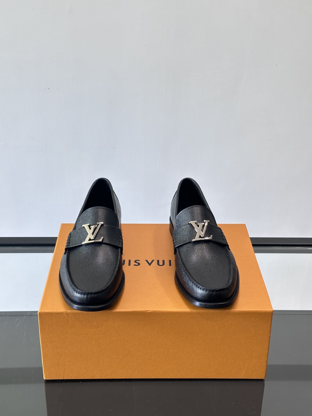 ◾️▫️L.v~高端男士正装休闲皮鞋，经典款，高端大气，进口牛皮打造，小牛皮透气内里，真皮大底，顶级品质