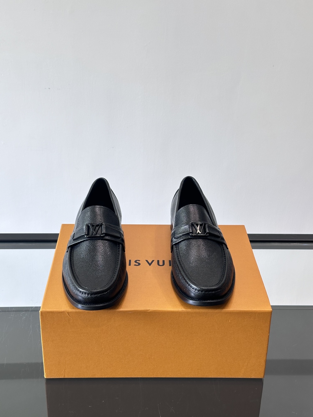 ◾️▫️L.v~高端男士正装休闲皮鞋，经典款，高端大气，进口牛皮打造，小牛皮透气内里，真皮大底，顶级品质
