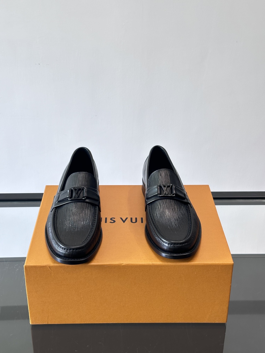 ◾️▫️L.v~高端男士正装休闲皮鞋，经典款，高端大气，进口牛皮打造，小牛皮透气内里，真皮大底，顶级品质