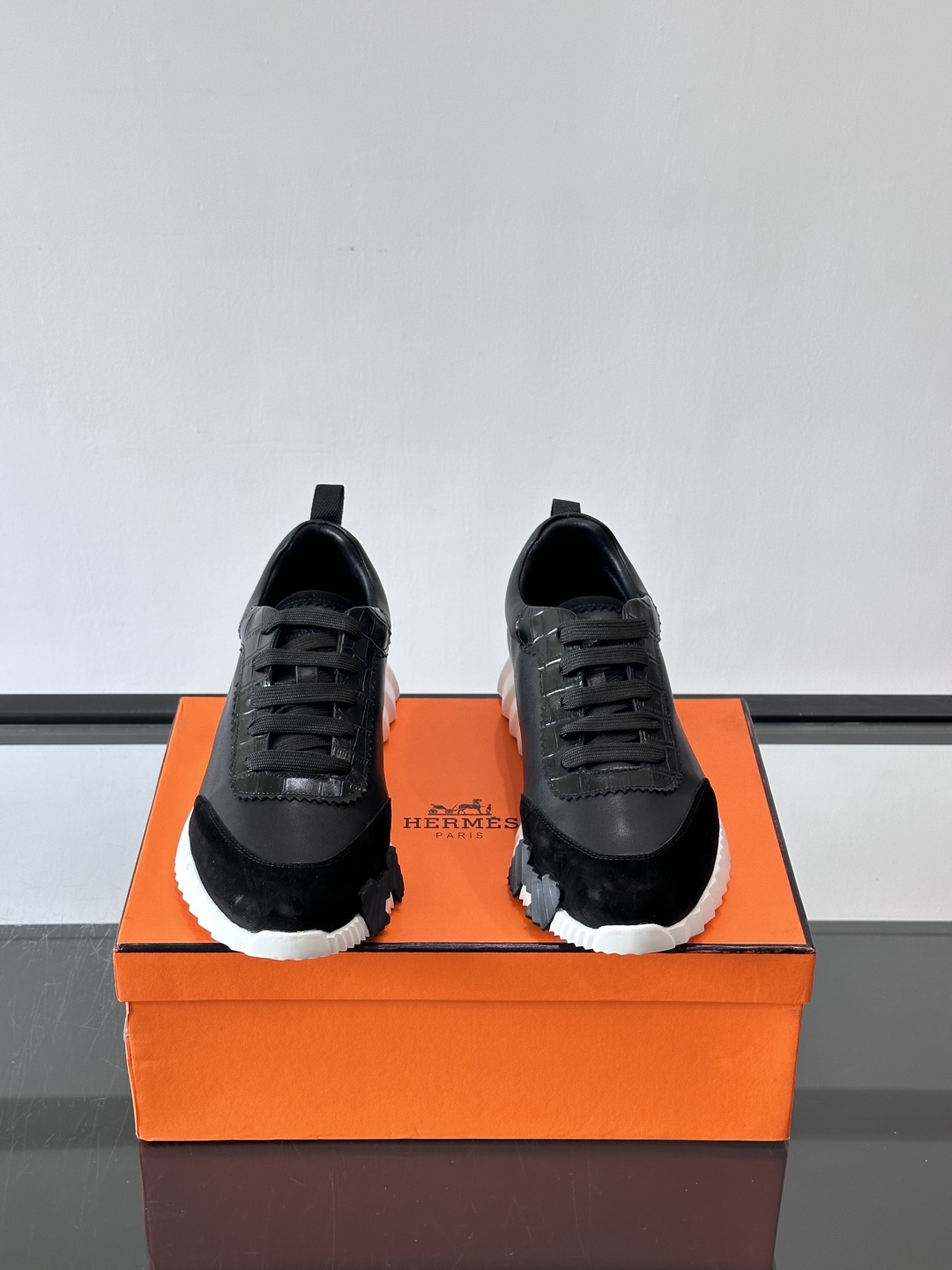 H爱马仕新款Bouncing运动鞋新款H家bouncing 运动鞋✔️白色橡胶鞋底，侧后方有H字母log