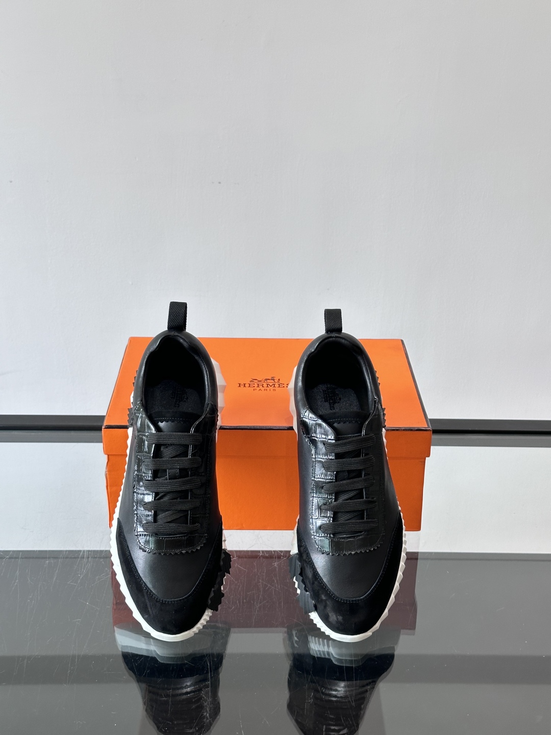 H爱马仕新款Bouncing运动鞋新款H家bouncing 运动鞋✔️白色橡胶鞋底，侧后方有H字母log