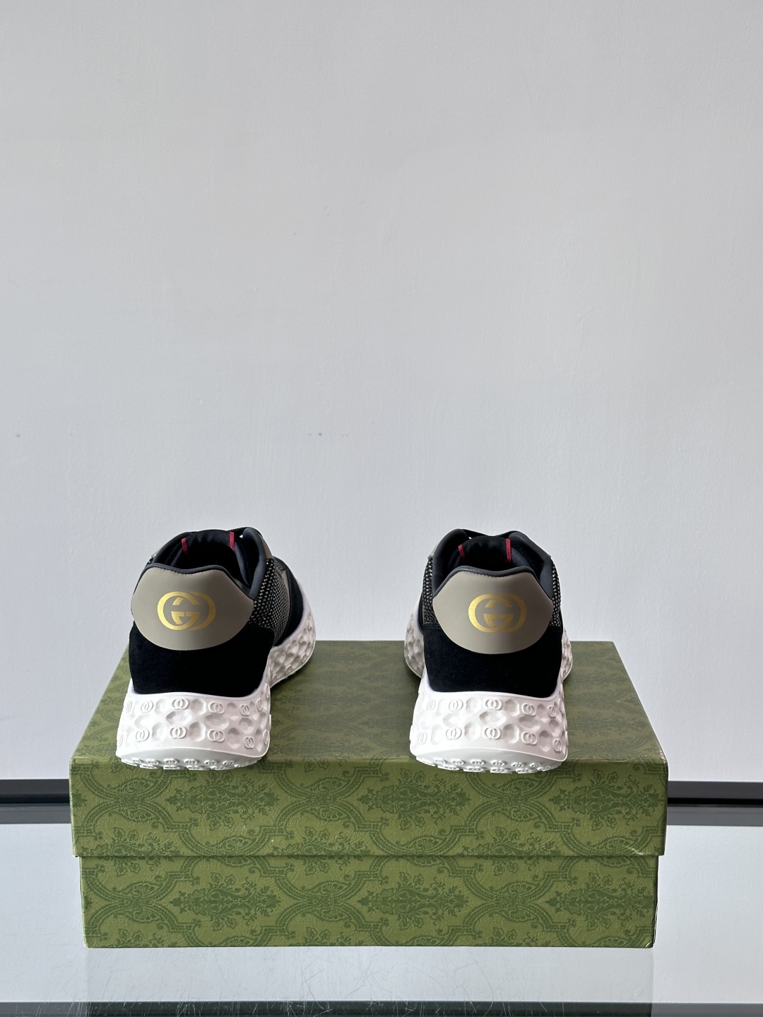 ◾️▫️G家男士GG运动鞋，选用进口牛皮拼网面打造，简约舒适版，内里头层牛皮，鞋舌装饰品牌logo，细节