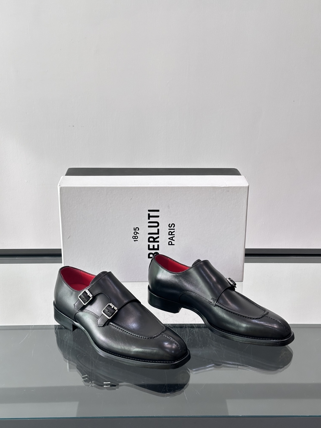 Berluti/布鲁提高端真皮大底正装皮鞋，采用进口牛皮鞋面 柔软有型，手工改色工艺，低调奢华气质，舒适