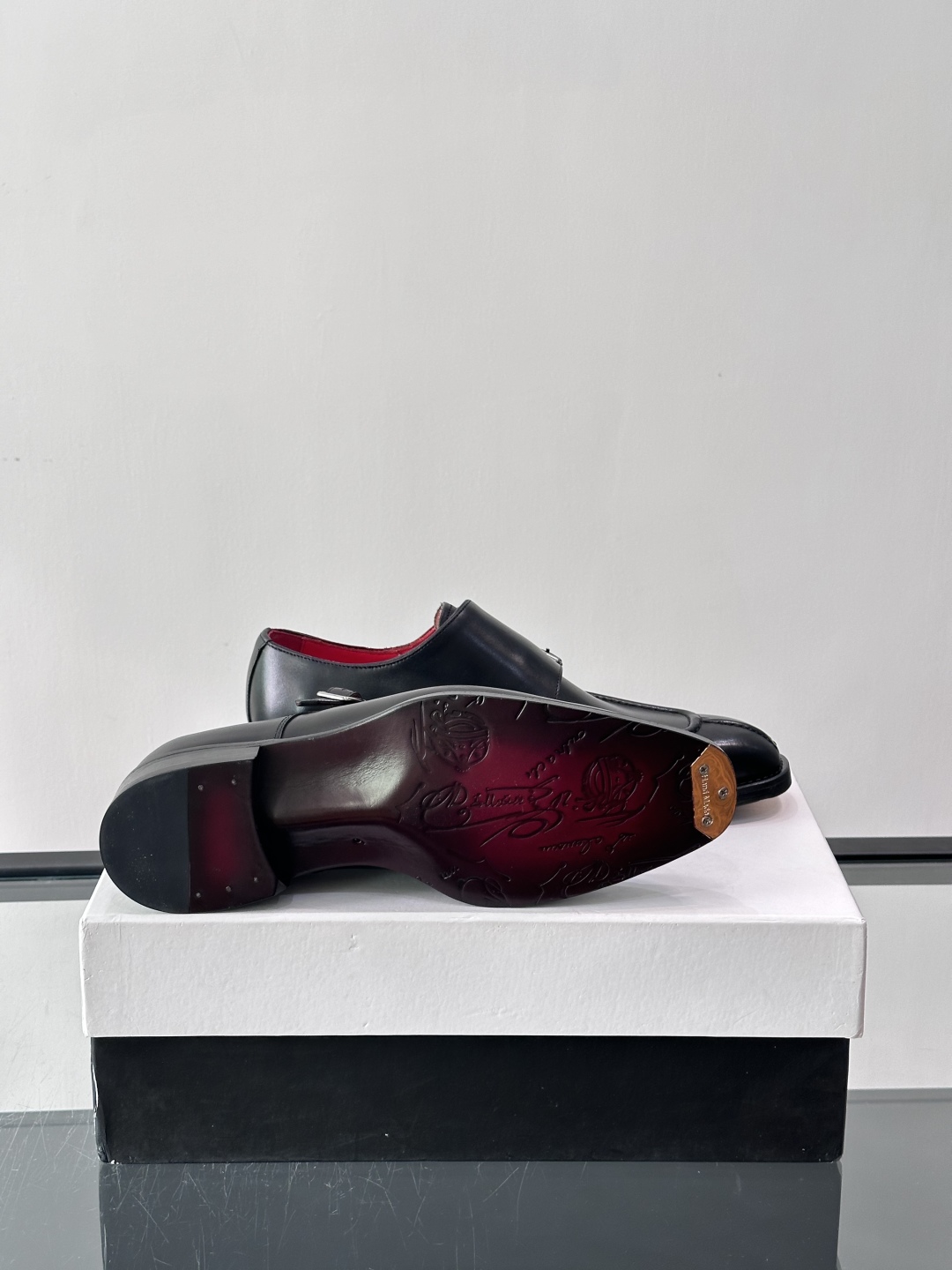 Berluti/布鲁提高端真皮大底正装皮鞋，采用进口牛皮鞋面 柔软有型，手工改色工艺，低调奢华气质，舒适