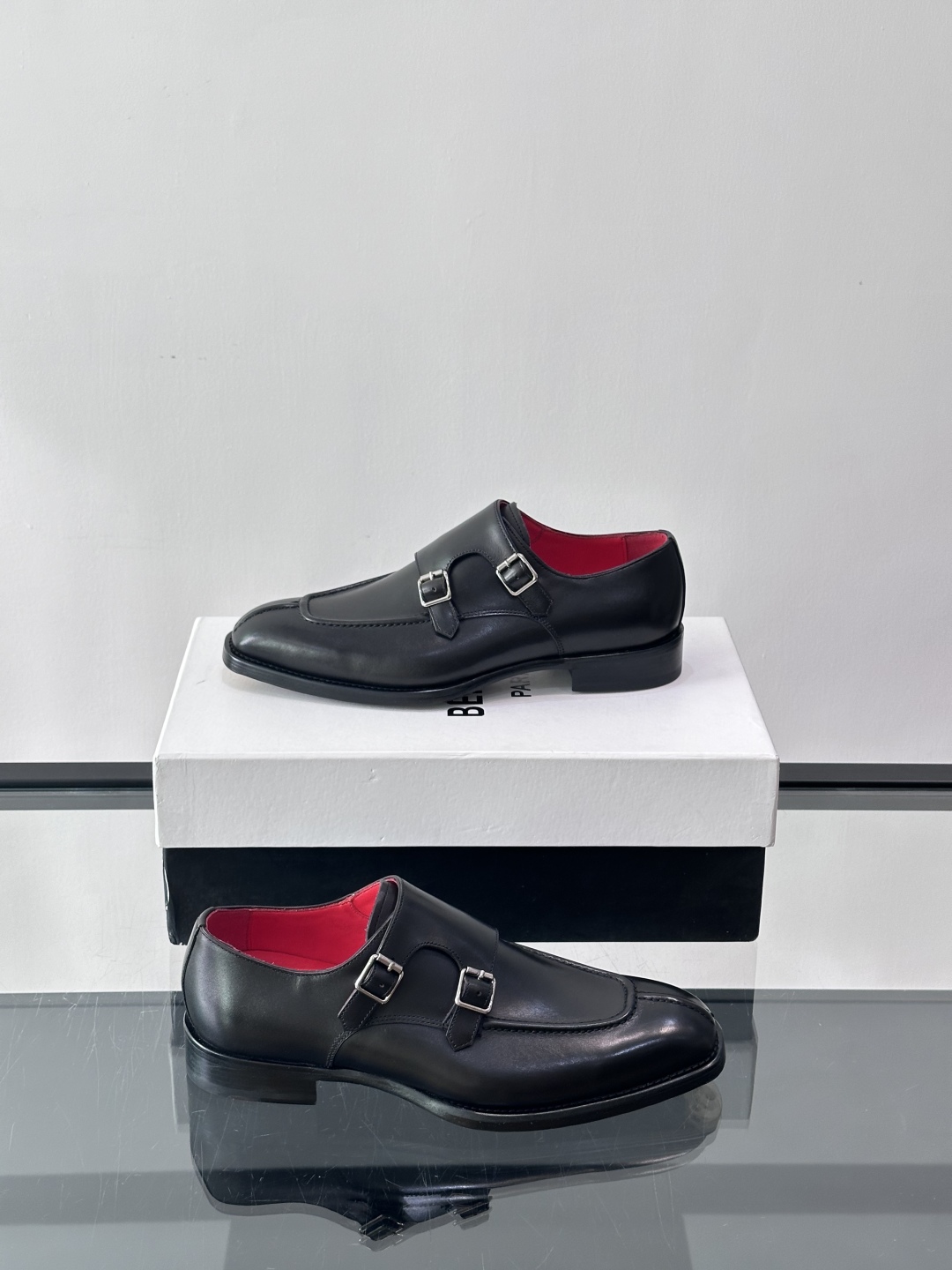 Berluti/布鲁提高端真皮大底正装皮鞋，采用进口牛皮鞋面 柔软有型，手工改色工艺，低调奢华气质，舒适