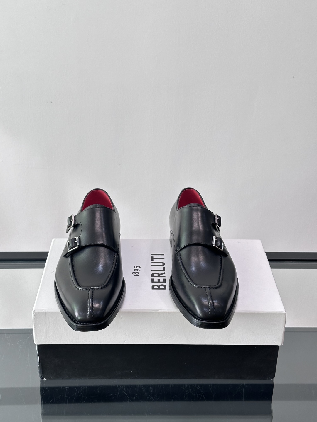 Berluti/布鲁提高端真皮大底正装皮鞋，采用进口牛皮鞋面 柔软有型，手工改色工艺，低调奢华气质，舒适