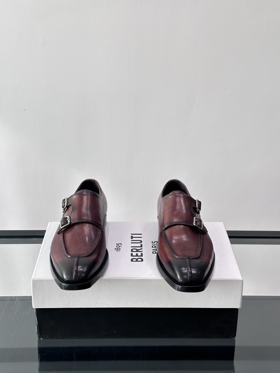 Berluti/布鲁提高端真皮大底正装皮鞋，采用进口牛皮鞋面 柔软有型，手工改色工艺，低调奢华气质，舒适