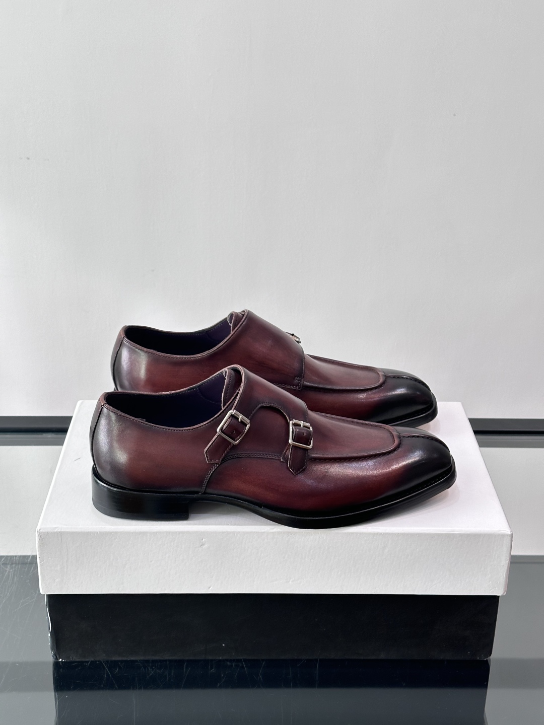 Berluti/布鲁提高端真皮大底正装皮鞋，采用进口牛皮鞋面 柔软有型，手工改色工艺，低调奢华气质，舒适