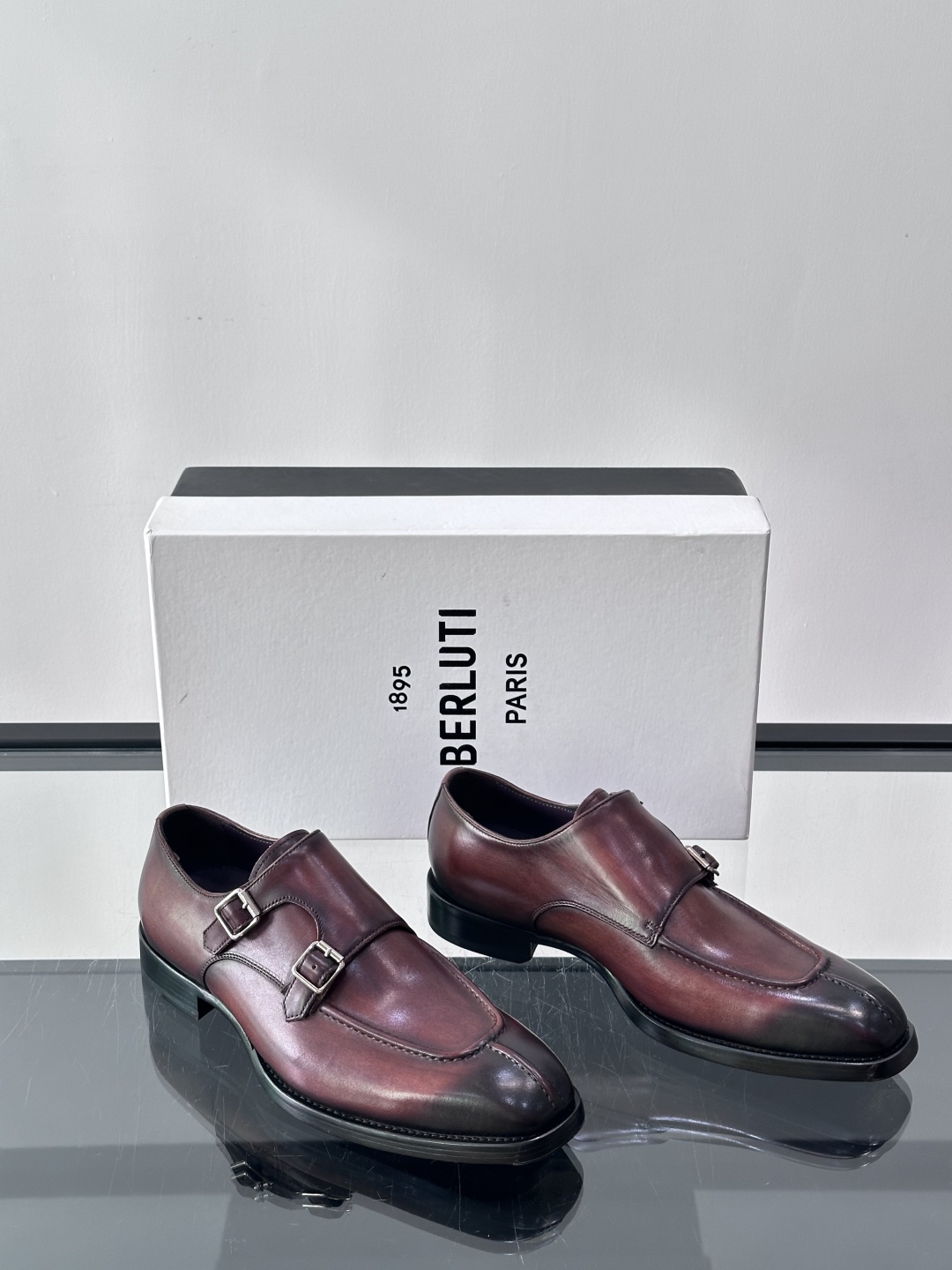 Berluti/布鲁提高端真皮大底正装皮鞋，采用进口牛皮鞋面 柔软有型，手工改色工艺，低调奢华气质，舒适