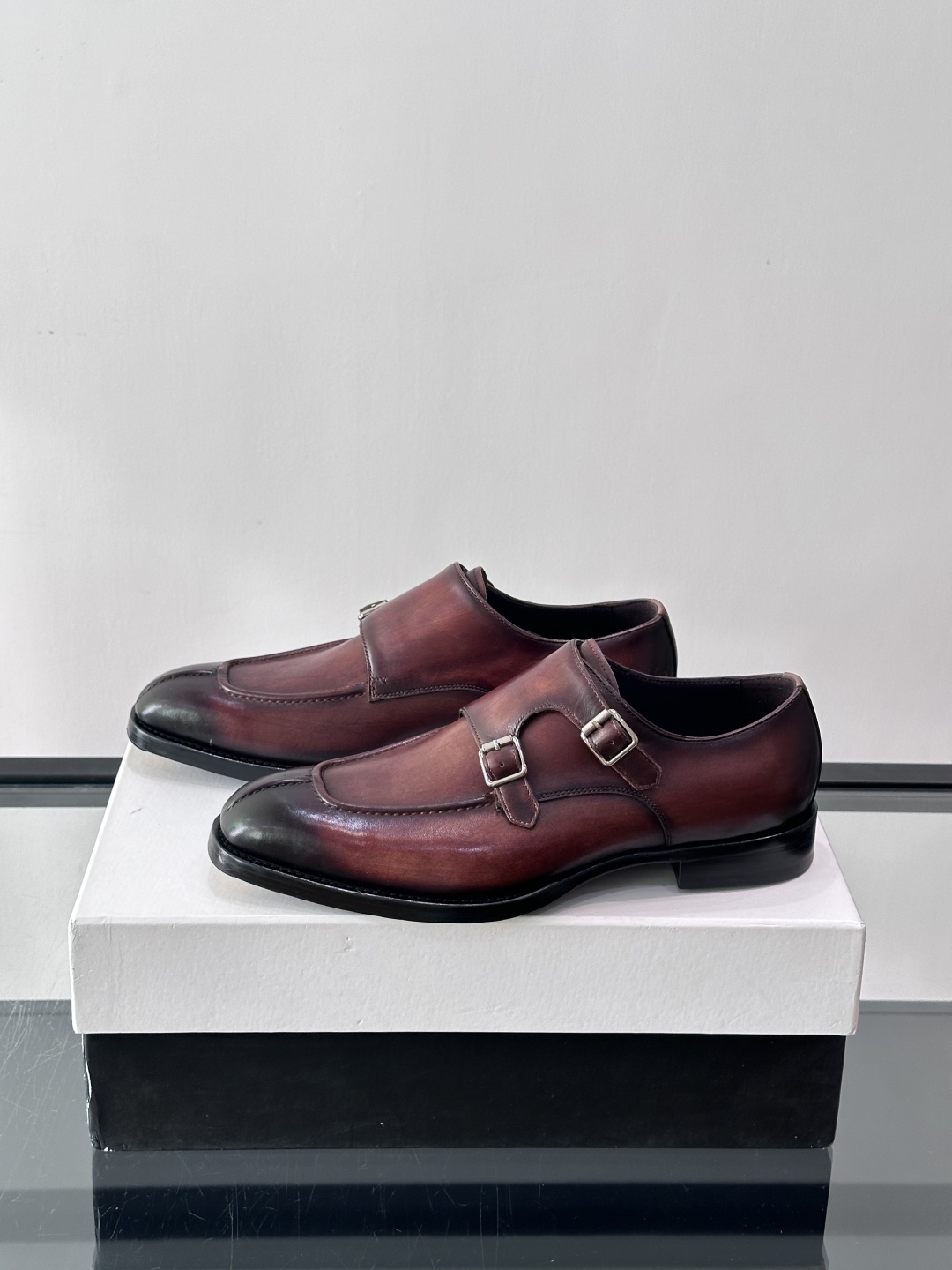 Berluti/布鲁提高端真皮大底正装皮鞋，采用进口牛皮鞋面 柔软有型，手工改色工艺，低调奢华气质，舒适