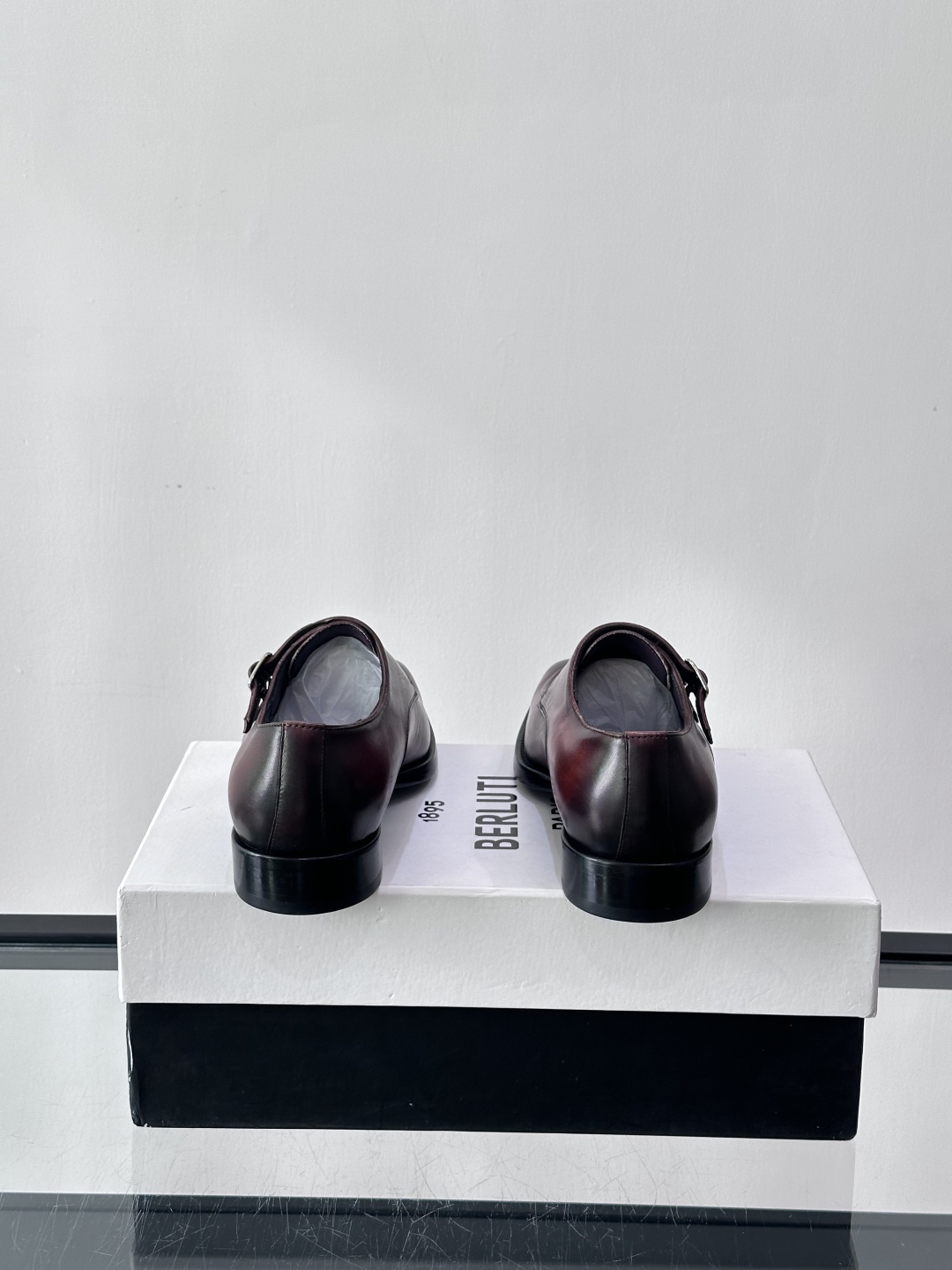 Berluti/布鲁提高端真皮大底正装皮鞋，采用进口牛皮鞋面 柔软有型，手工改色工艺，低调奢华气质，舒适
