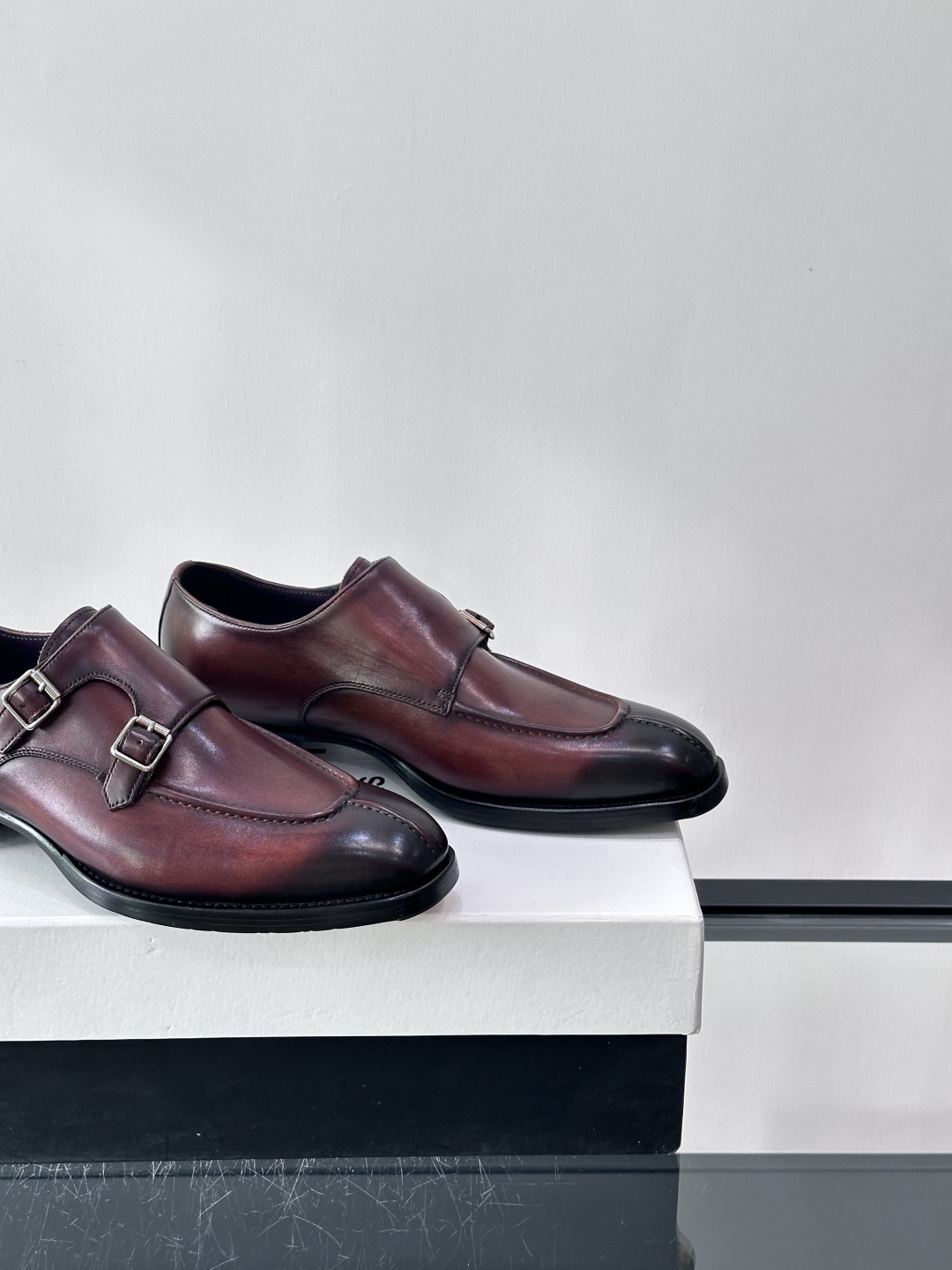 Berluti/布鲁提高端真皮大底正装皮鞋，采用进口牛皮鞋面 柔软有型，手工改色工艺，低调奢华气质，舒适
