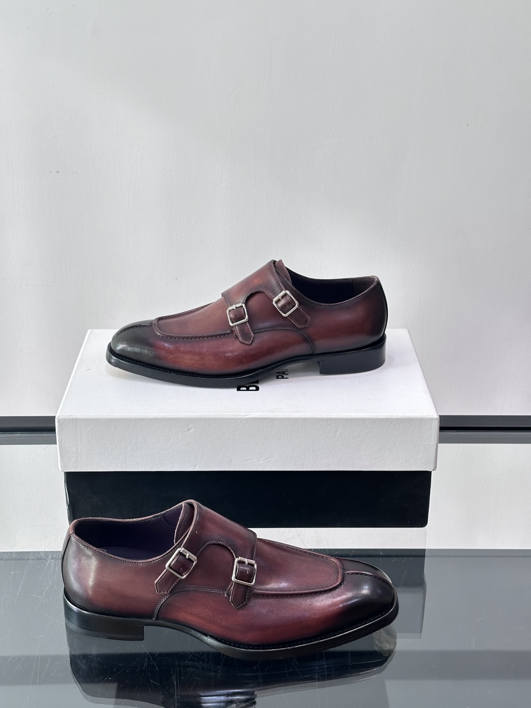 Berluti/布鲁提高端真皮大底正装皮鞋，采用进口牛皮鞋面 柔软有型，手工改色工艺，低调奢华气质，舒适