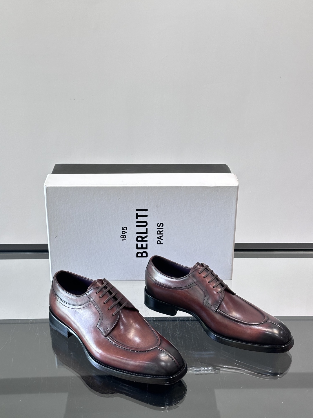 Berluti/布鲁提高端真皮大底正装皮鞋，采用进口牛皮鞋面 柔软有型，手工改色工艺，低调奢华气质，舒适