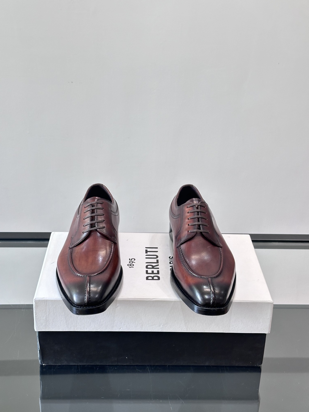 Berluti/布鲁提高端真皮大底正装皮鞋，采用进口牛皮鞋面 柔软有型，手工改色工艺，低调奢华气质，舒适