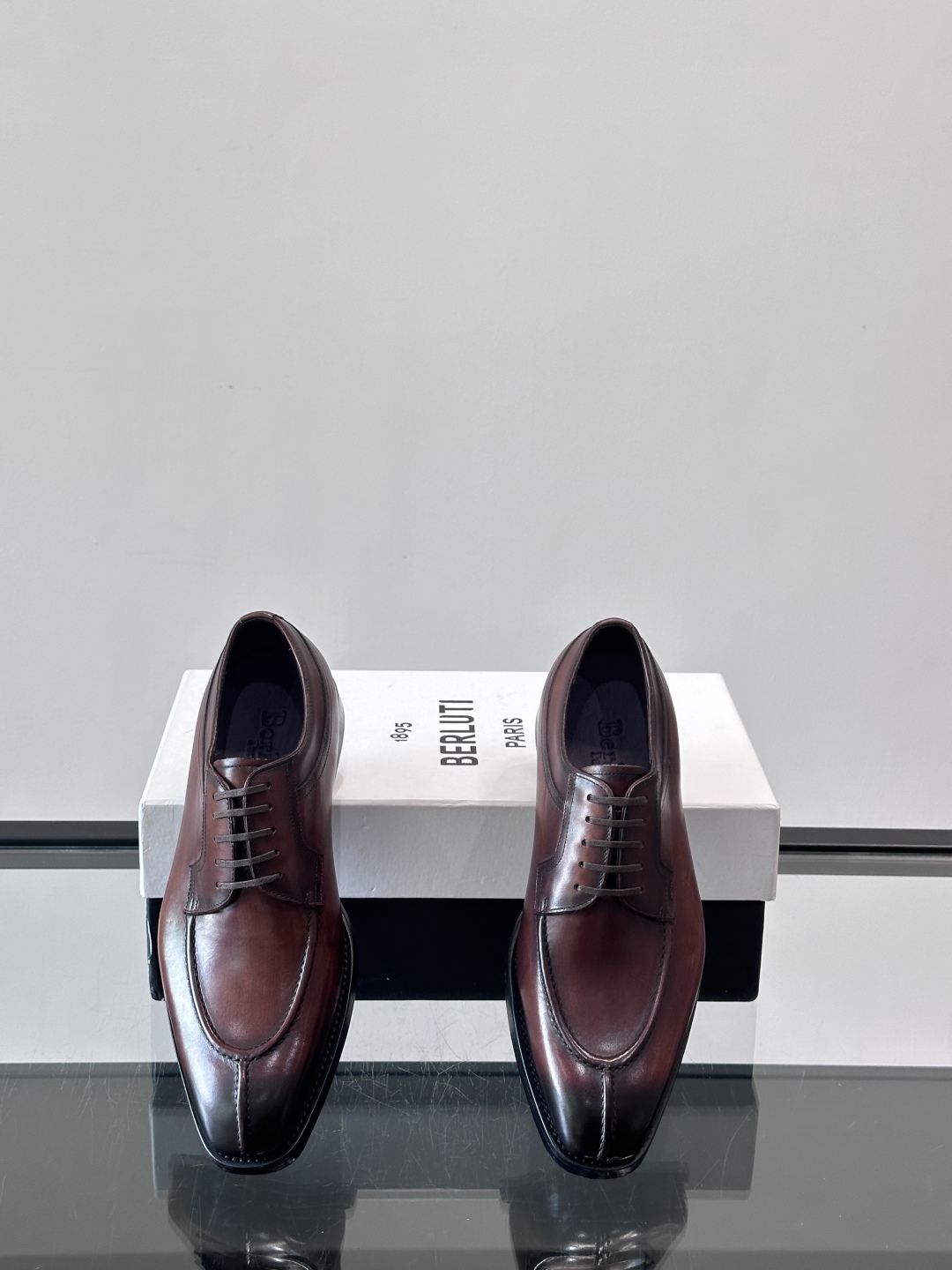 Berluti/布鲁提高端真皮大底正装皮鞋，采用进口牛皮鞋面 柔软有型，手工改色工艺，低调奢华气质，舒适