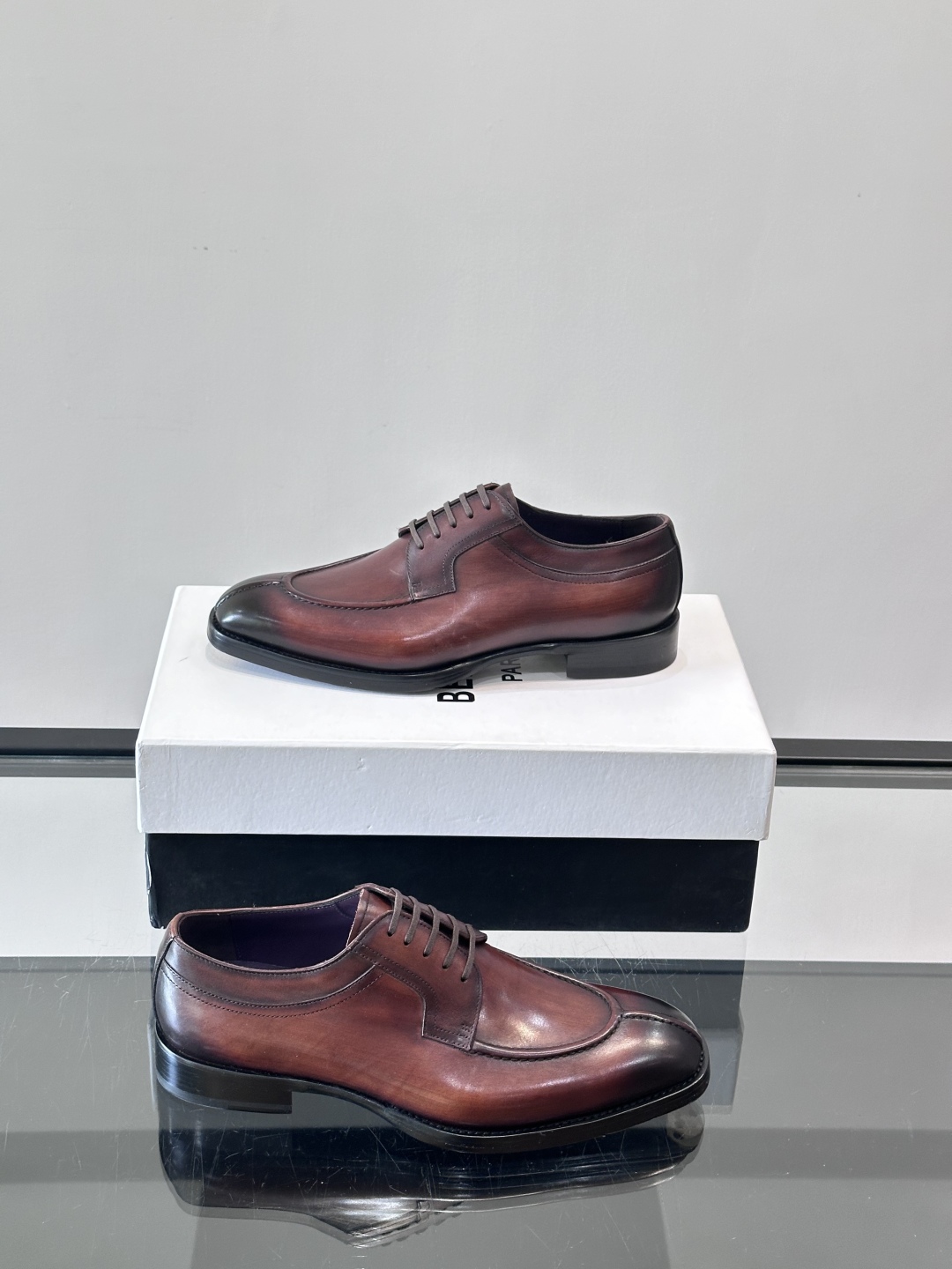 Berluti/布鲁提高端真皮大底正装皮鞋，采用进口牛皮鞋面 柔软有型，手工改色工艺，低调奢华气质，舒适