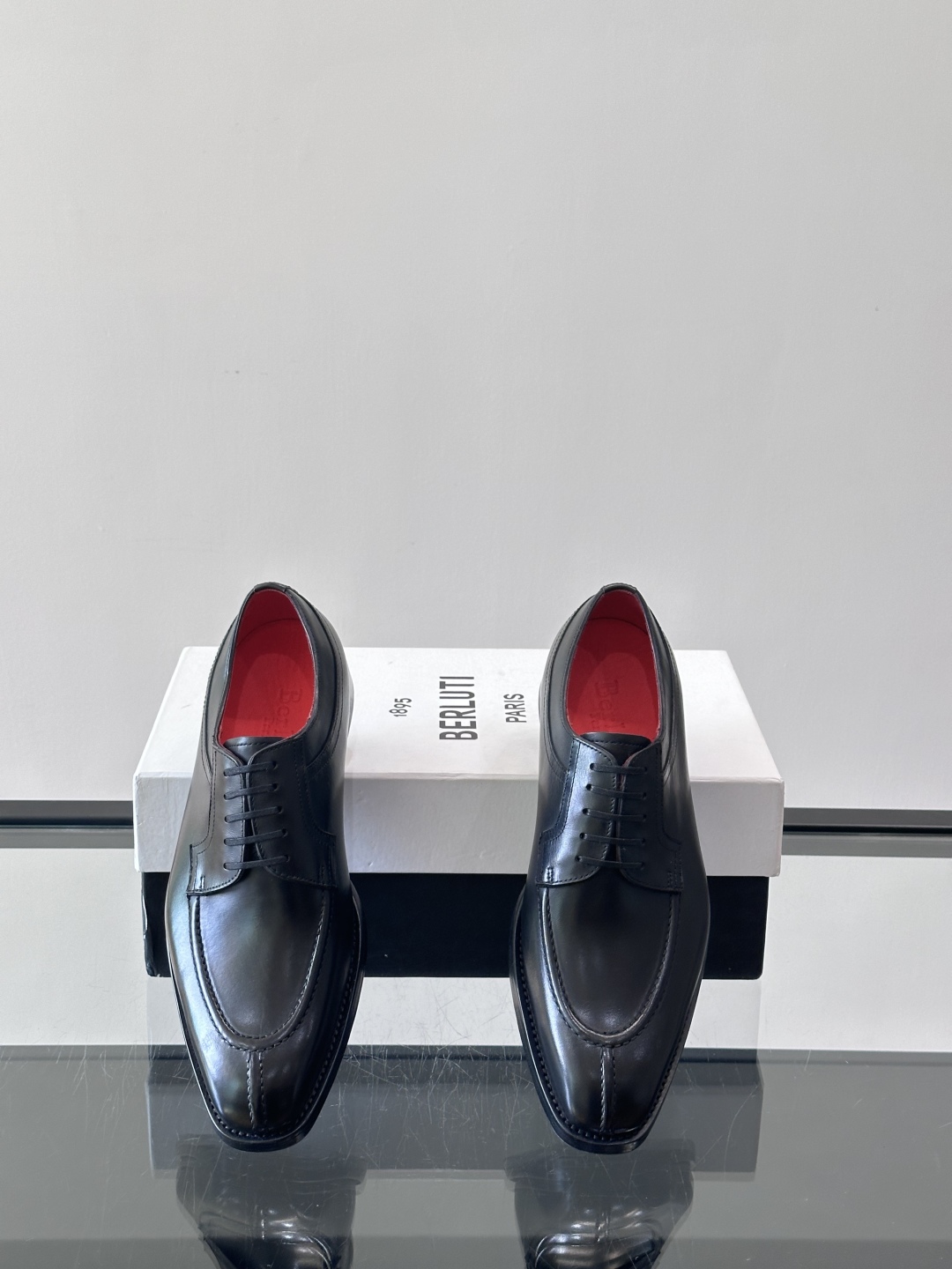 Berluti/布鲁提高端真皮大底正装皮鞋，采用进口牛皮鞋面 柔软有型，手工改色工艺，低调奢华气质，舒适