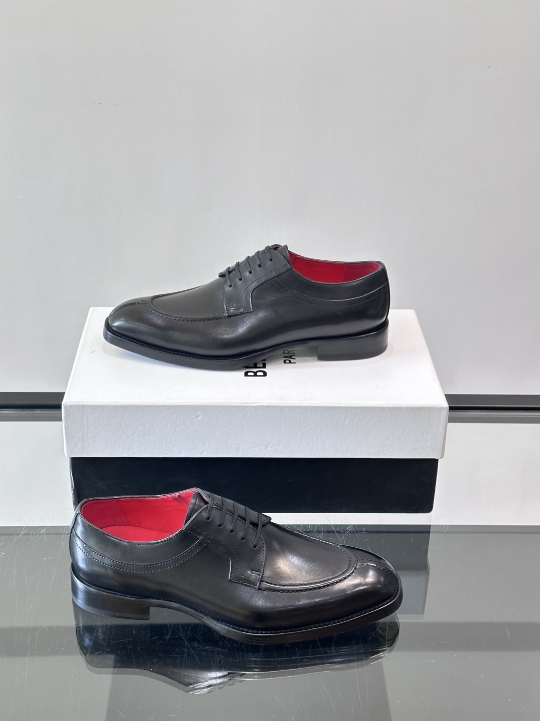 Berluti/布鲁提高端真皮大底正装皮鞋，采用进口牛皮鞋面 柔软有型，手工改色工艺，低调奢华气质，舒适