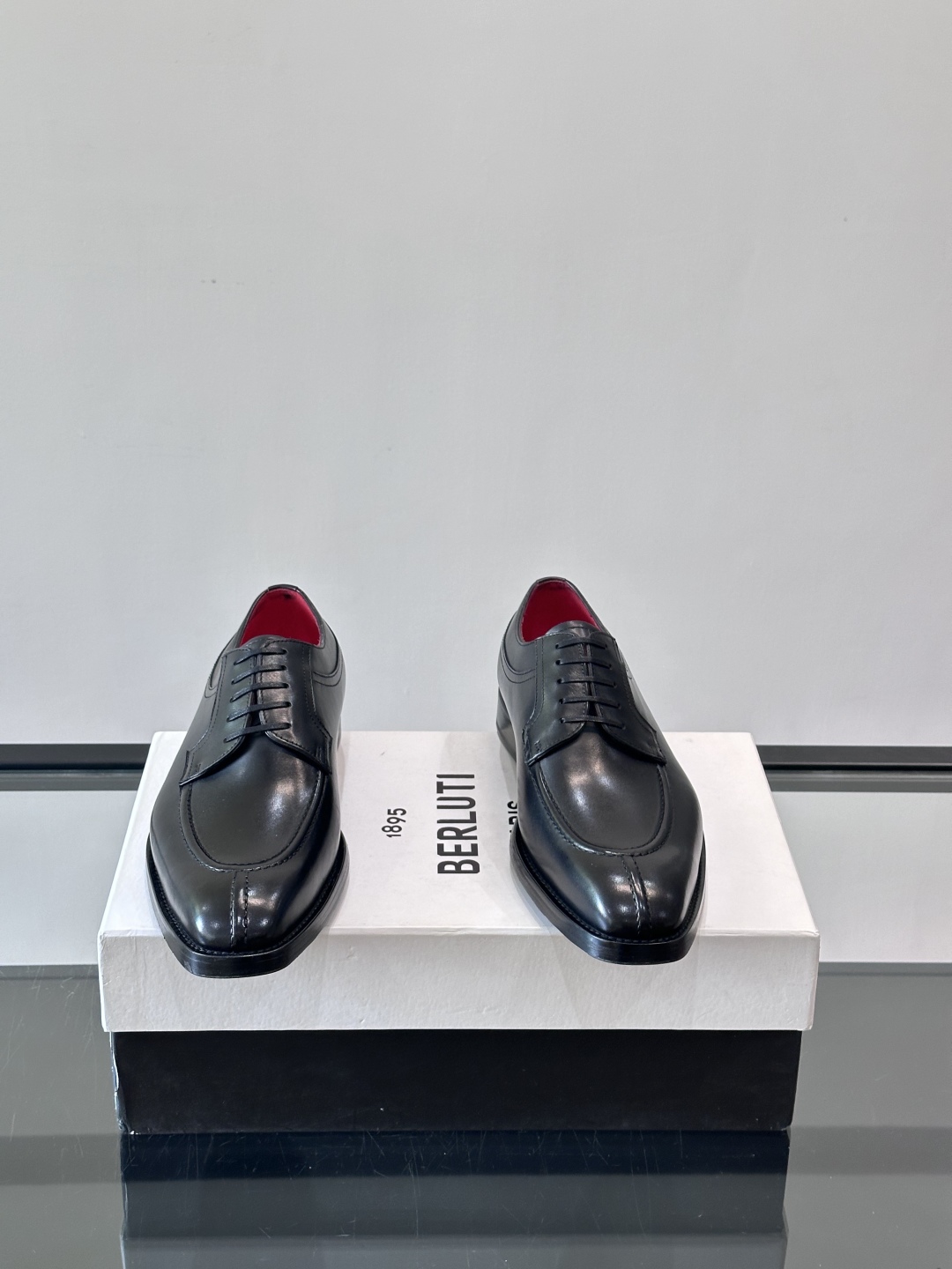 Berluti/布鲁提高端真皮大底正装皮鞋，采用进口牛皮鞋面 柔软有型，手工改色工艺，低调奢华气质，舒适
