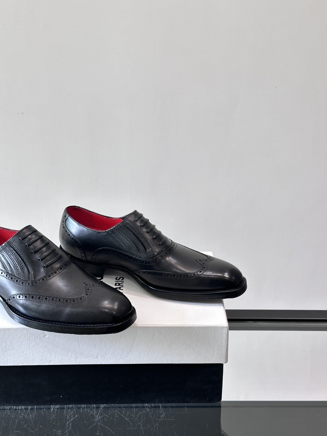Berluti/布鲁提高端真皮大底正装皮鞋，采用进口牛皮鞋面 柔软有型，手工改色工艺，低调奢华气质，舒适