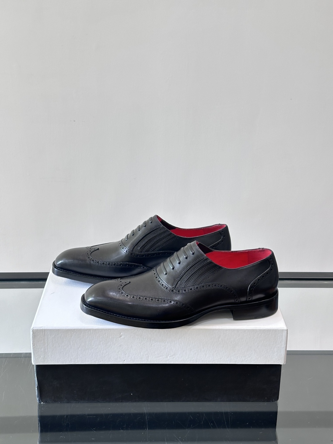 Berluti/布鲁提高端真皮大底正装皮鞋，采用进口牛皮鞋面 柔软有型，手工改色工艺，低调奢华气质，舒适