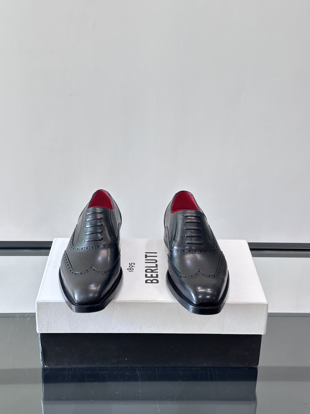 Berluti/布鲁提高端真皮大底正装皮鞋，采用进口牛皮鞋面 柔软有型，手工改色工艺，低调奢华气质，舒适