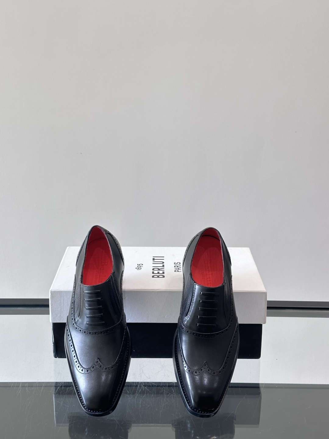 Berluti/布鲁提高端真皮大底正装皮鞋，采用进口牛皮鞋面 柔软有型，手工改色工艺，低调奢华气质，舒适