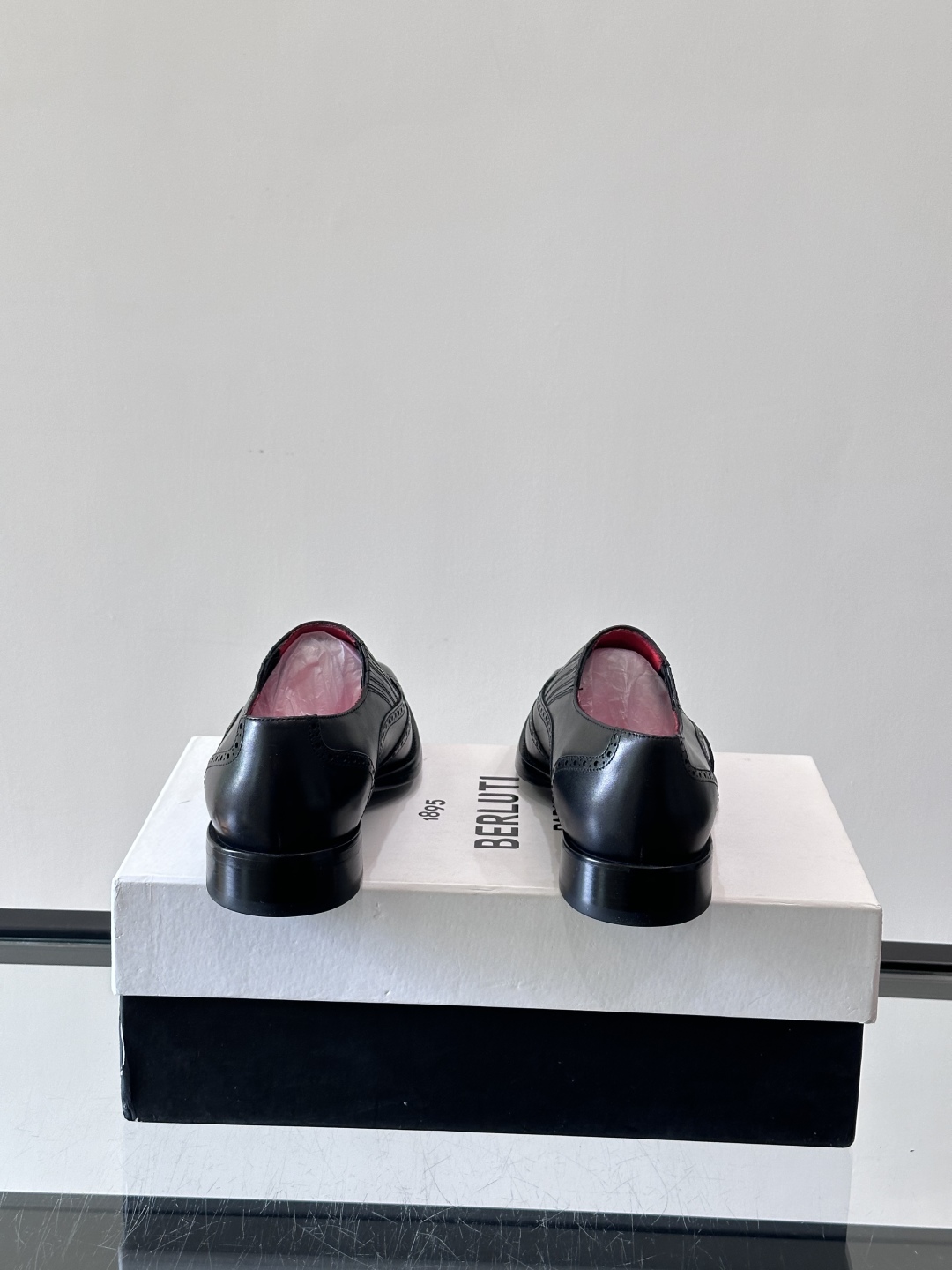 Berluti/布鲁提高端真皮大底正装皮鞋，采用进口牛皮鞋面 柔软有型，手工改色工艺，低调奢华气质，舒适