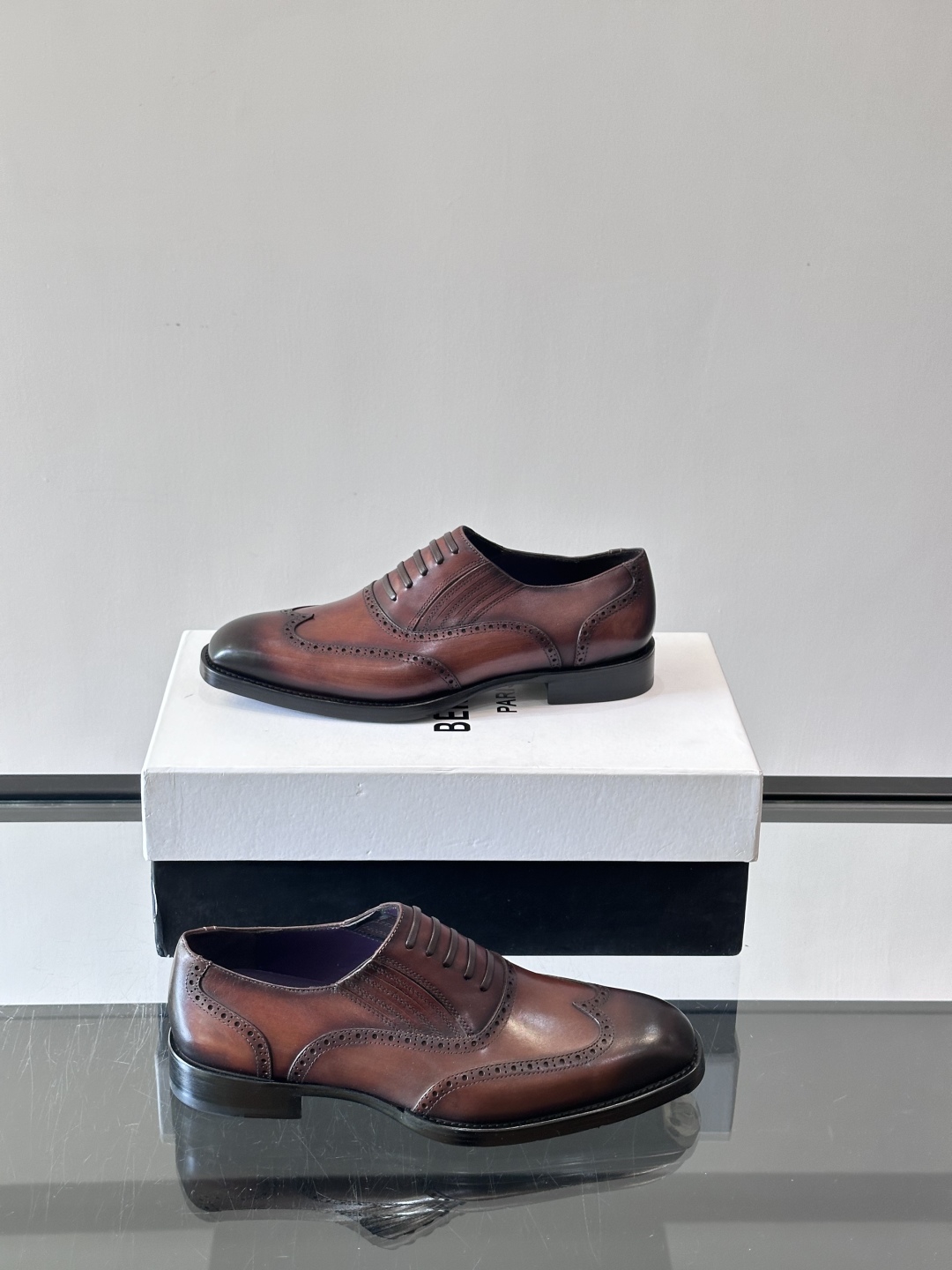 Berluti/布鲁提高端真皮大底正装皮鞋，采用进口牛皮鞋面 柔软有型，手工改色工艺，低调奢华气质，舒适