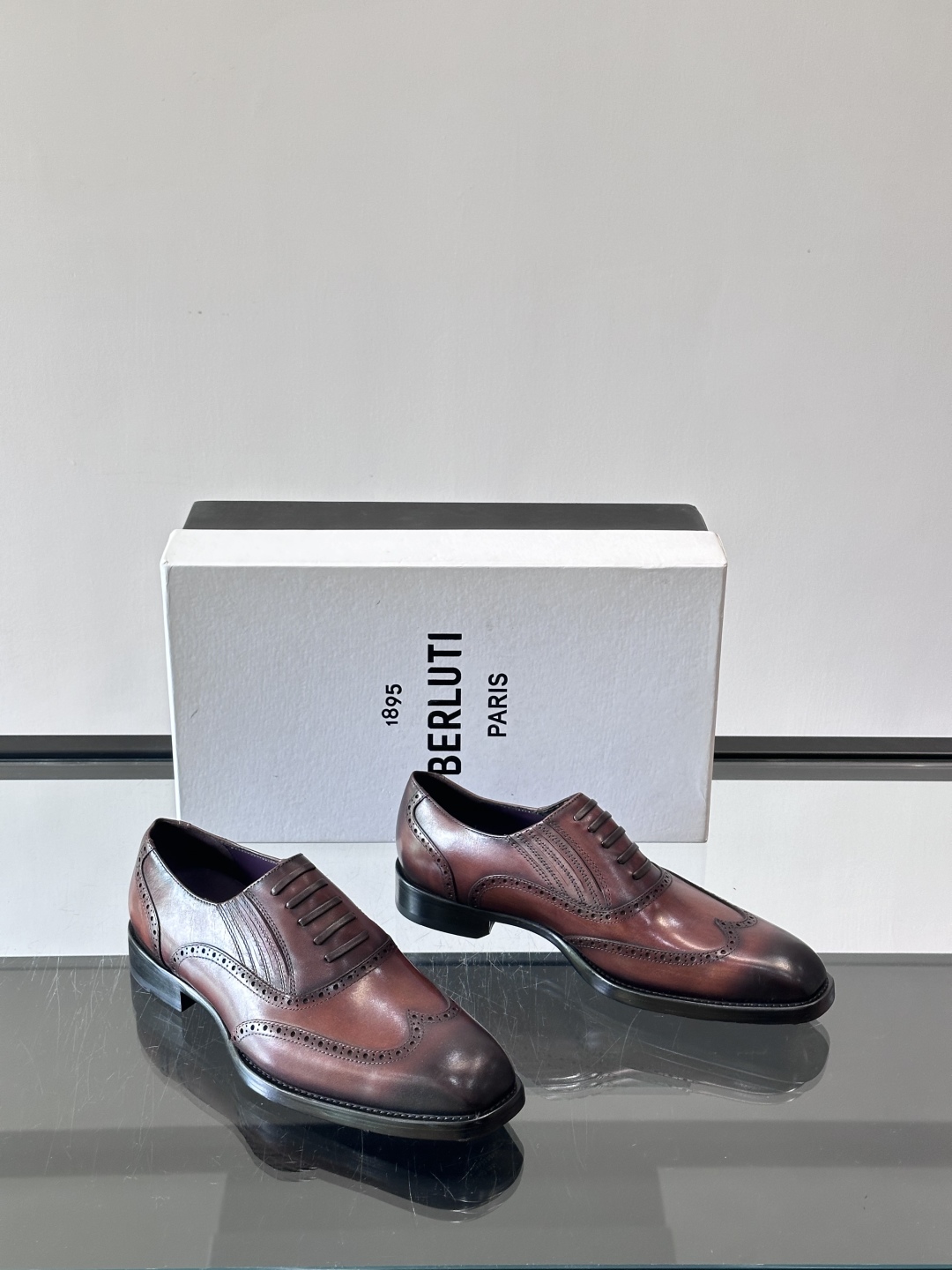 Berluti/布鲁提高端真皮大底正装皮鞋，采用进口牛皮鞋面 柔软有型，手工改色工艺，低调奢华气质，舒适