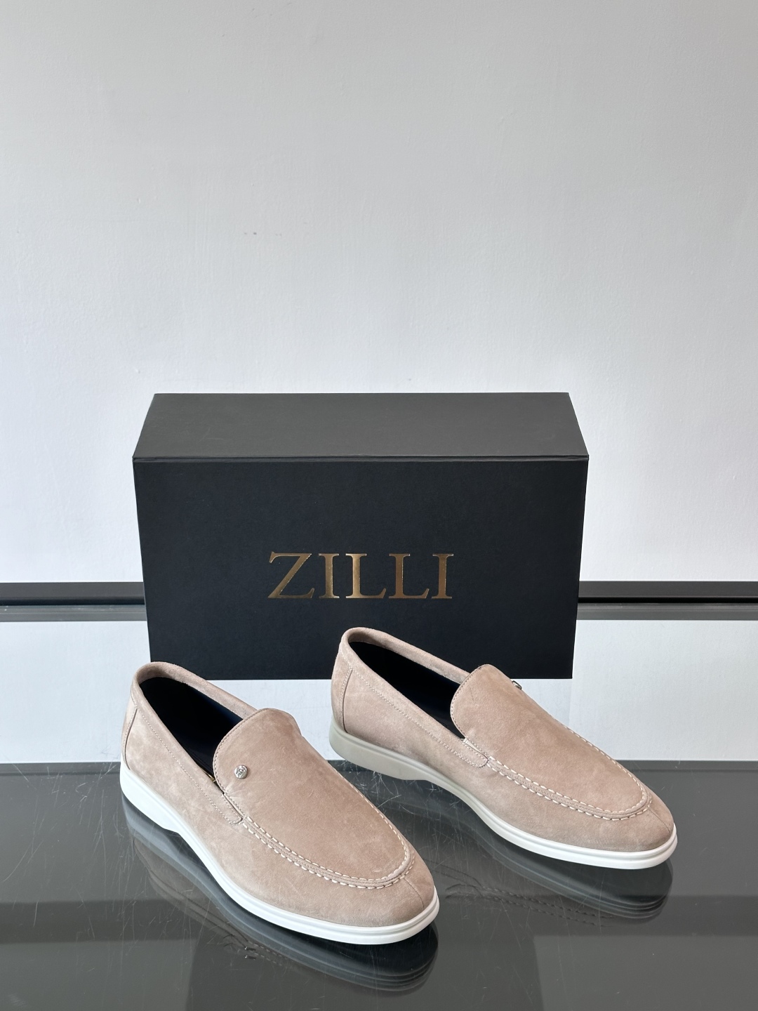 ZILLI法国顶奢男鞋👞ZILLI目之所及‼️简约风貌随心而行。‼️神形兼备，谱写男士魅力。👀棱角之间，